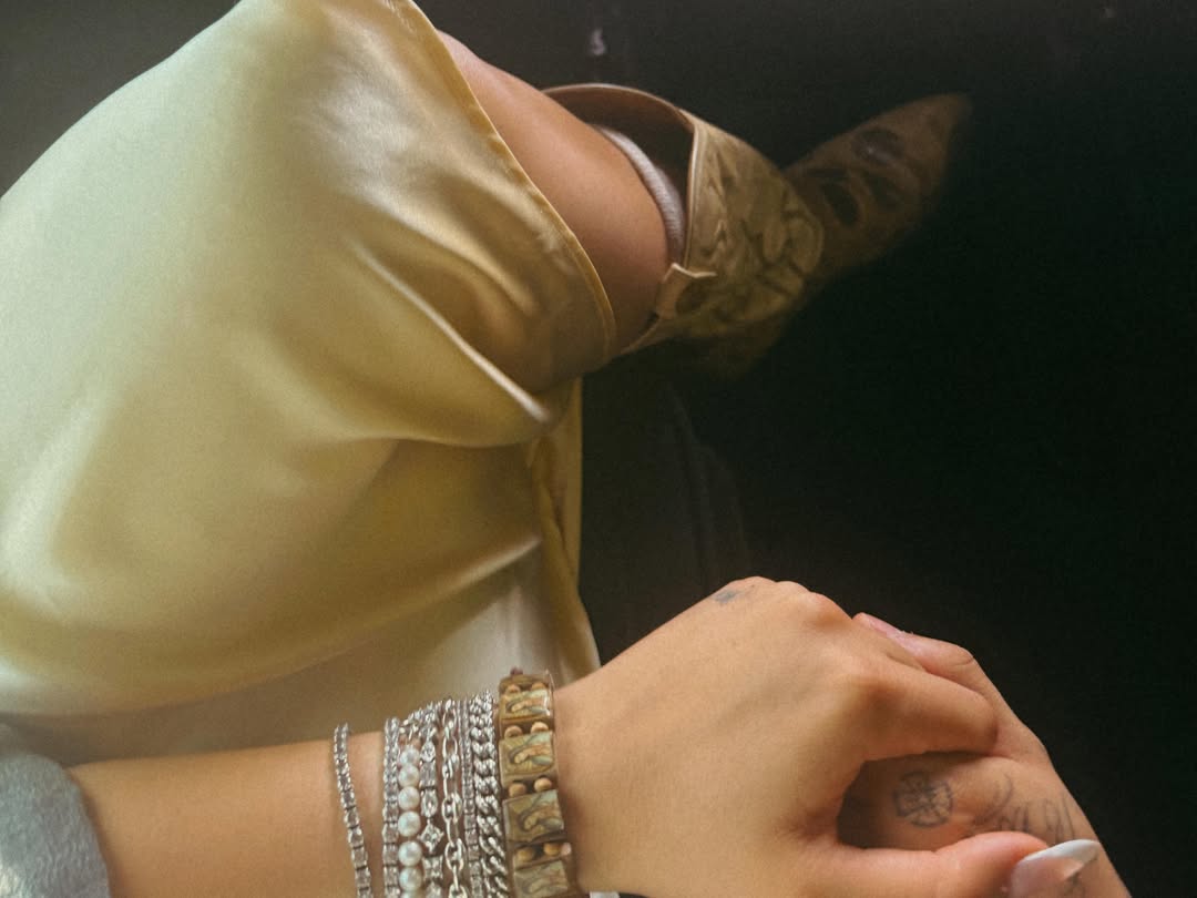 Ángela Aguilar y Christian Nodal tomados de las manos | Fuente: Instagram/angela_aguilar_