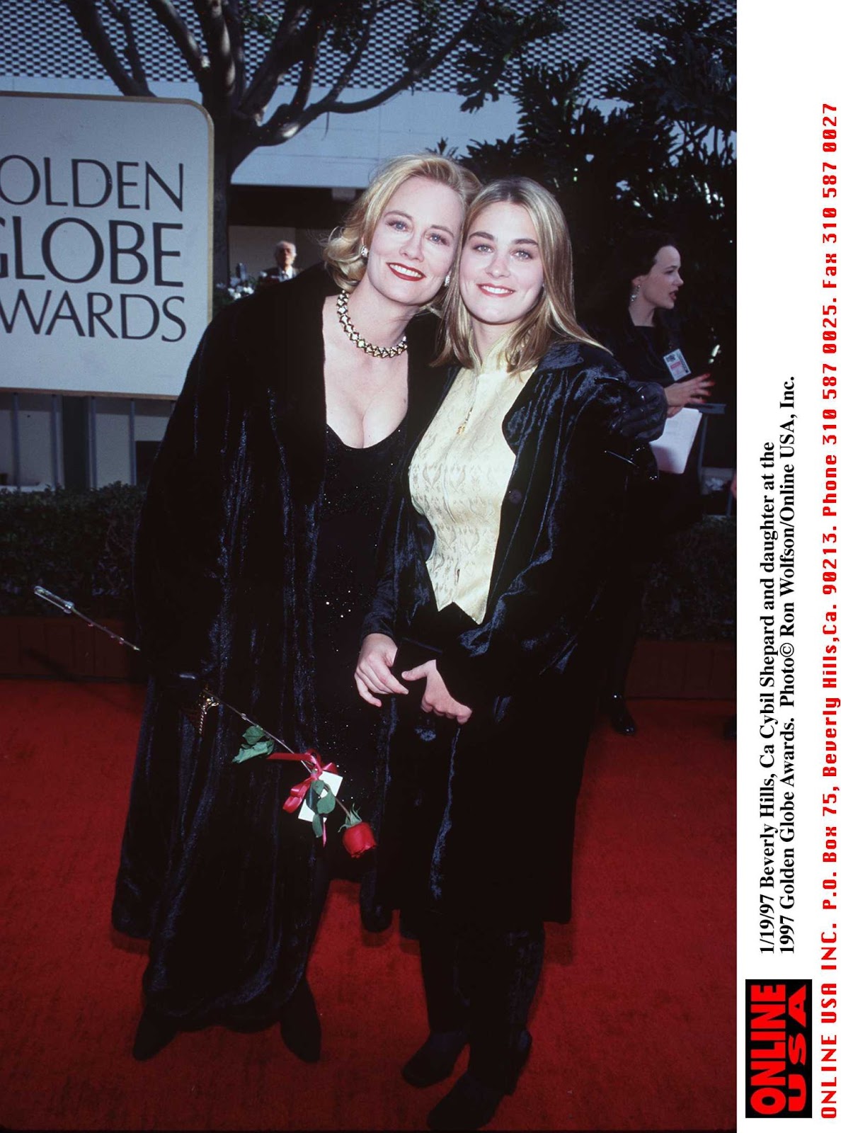 Cybill Shepherd y Clementine Ford en la entrega de los Globos de Oro de 1997 en Beverly Hills, California | Fuente: Getty Images