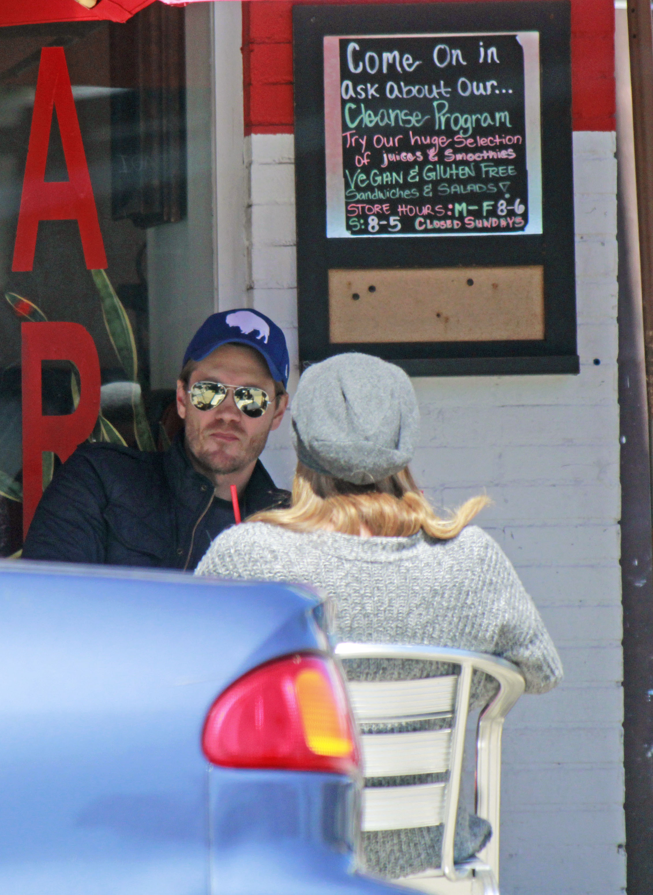 Chad Michael Murray y Sarah Roemer vistos almorzando en Studio City el 3 de marzo de 2015, en Los Ángeles, California | Fuente: Getty Images