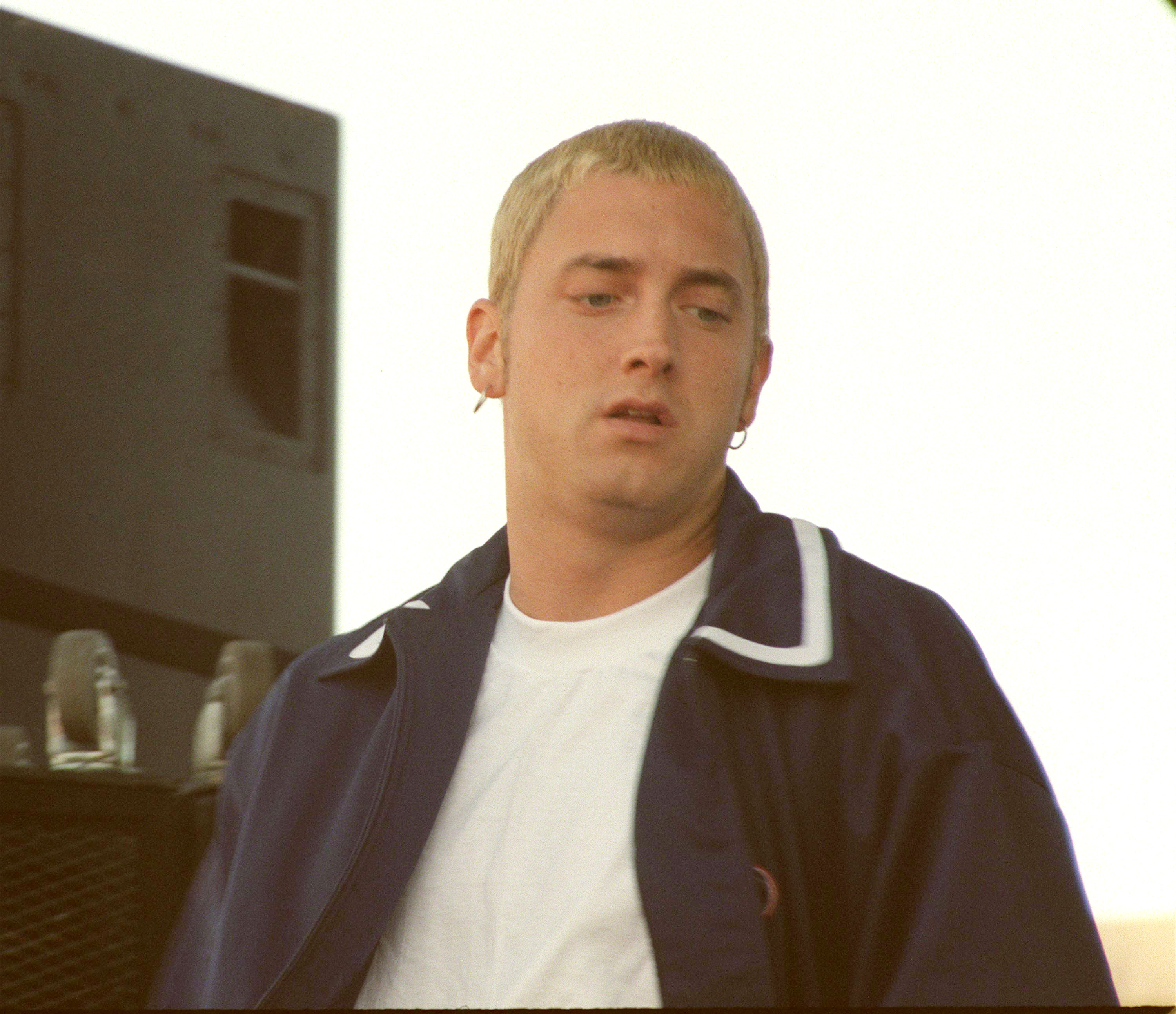Eminem actuando en un espectáculo en Oakland, California, el 3 de julio de 1999 | Fuente: Getty Images