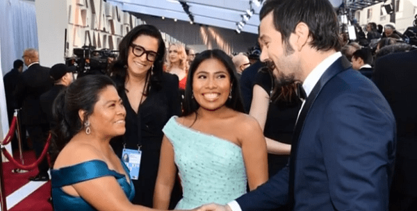 Yalitza, Margarita y Diego, en los Oscar 2019 | Imagen: YouTube /  Geneviève Simard