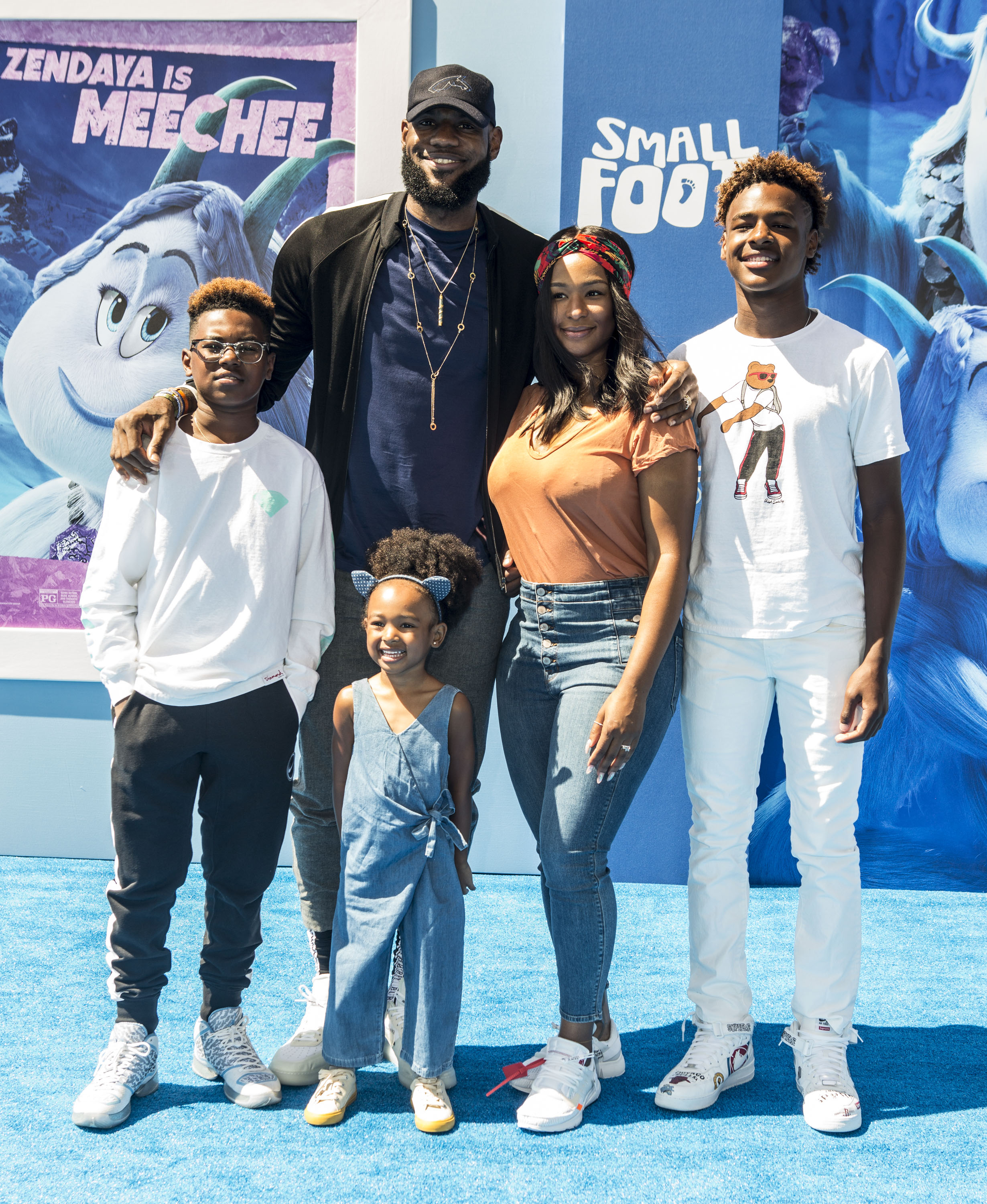 LeBron James y su familia asisten al estreno de "Smallfoot", de Warner Bros. Pictures, en el Regency Village Theatre el 22 de septiembre de 2018, en Westwood, California | Foto: Getty Images