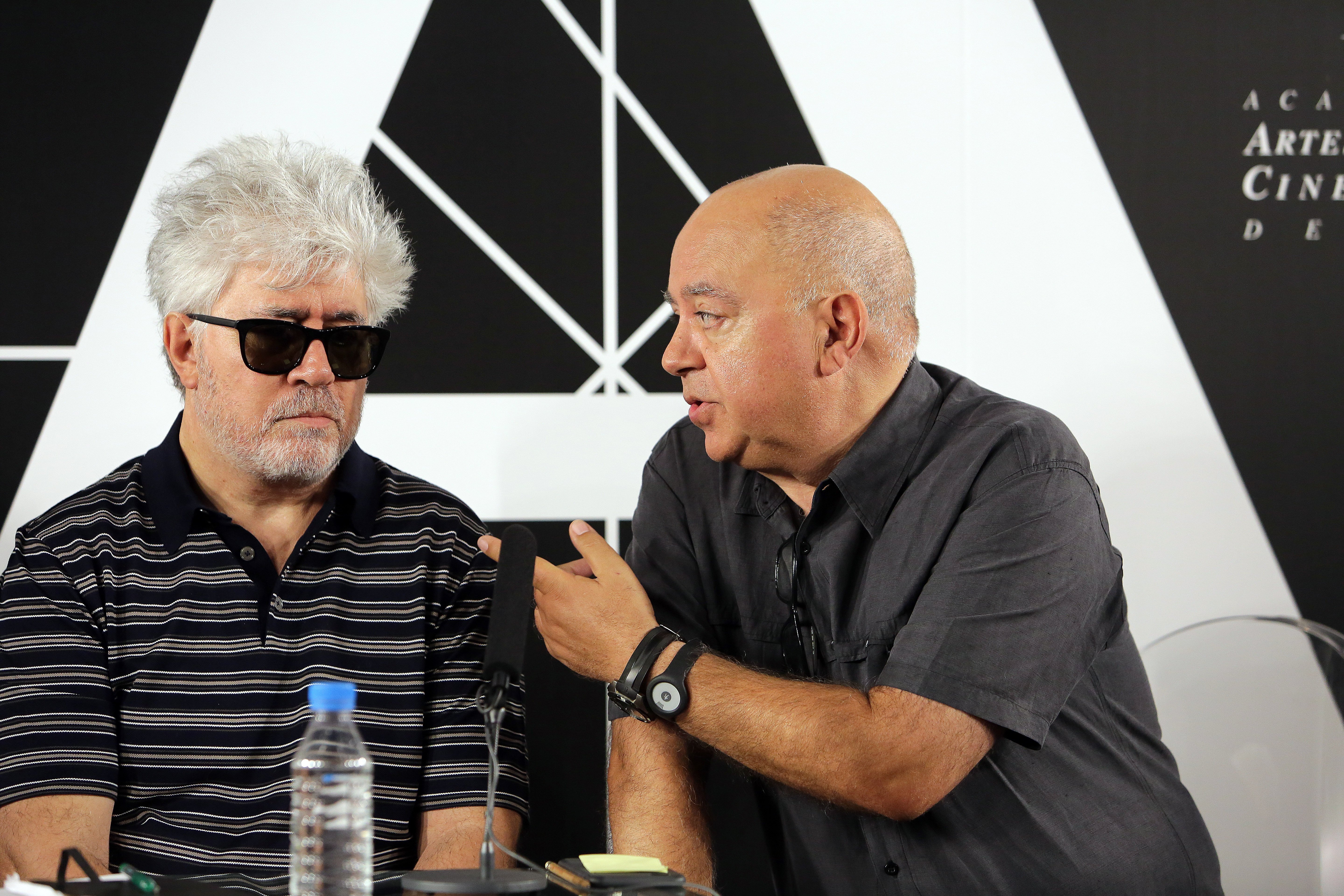 Pedro Almodóvar y Agustín Almodóvar en la Academia de las Artes y las Ciencias Cinematográficas de España, en Madrid, en 2016. | Foto: Getty Images