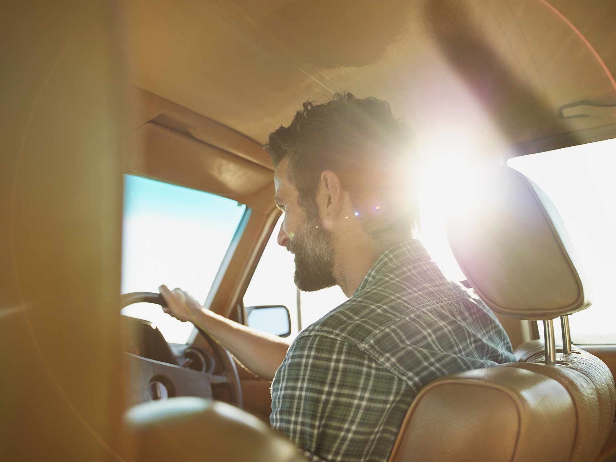 Hombre de viaje por carretera | Foto: Getty Images