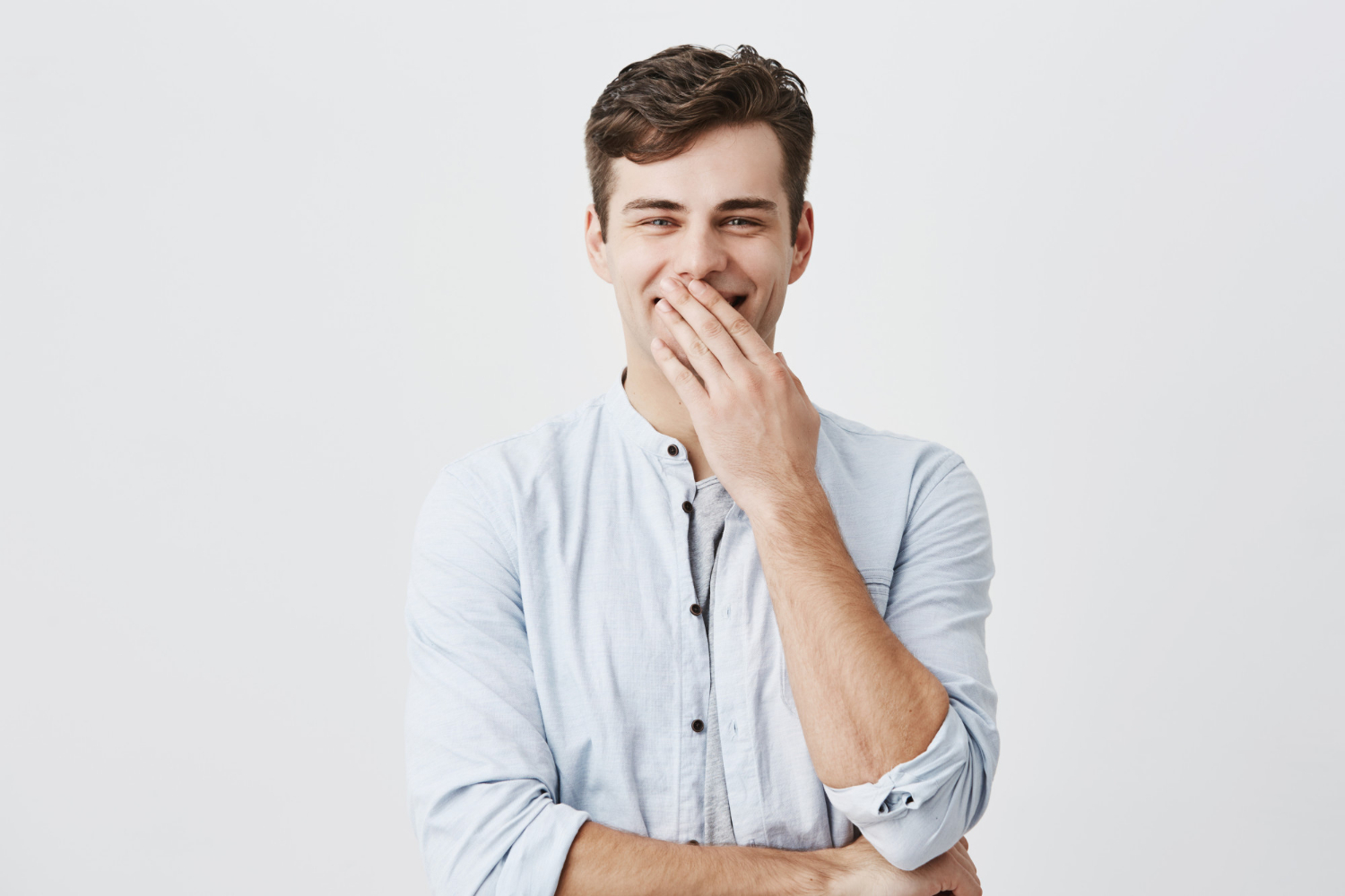 Un hombre sonriendo | Fuente: Freepik