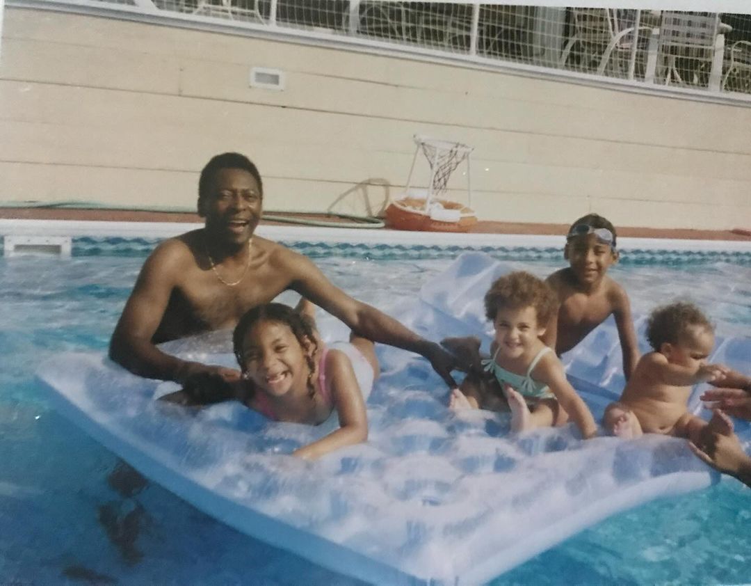 Pelé con su familia. | Foto: Instagram/iamkelynascimento