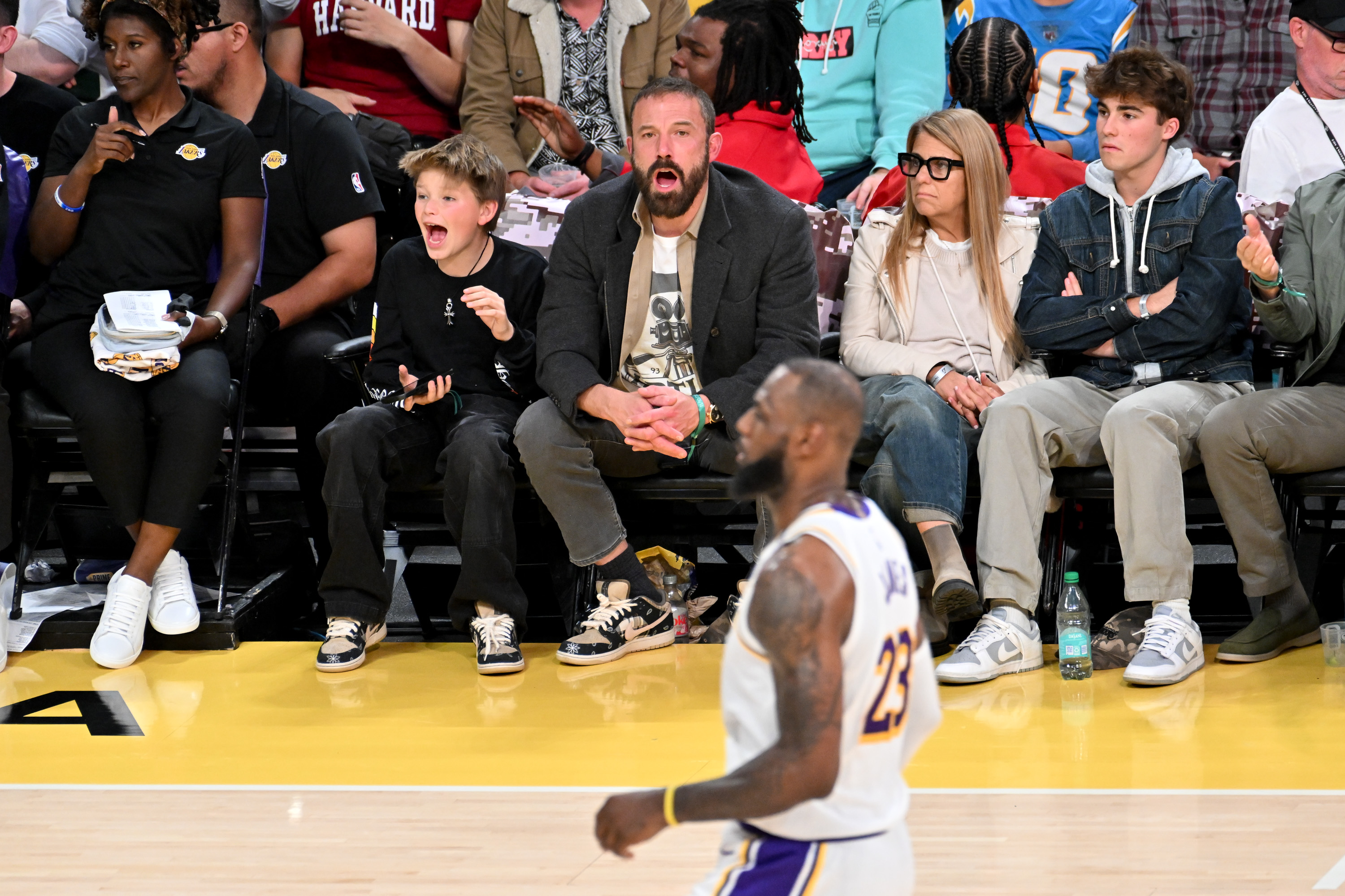 Samuel y Ben Affleck en el Crypto.com Arena de Los Ángeles, California | Fuente: Getty Images