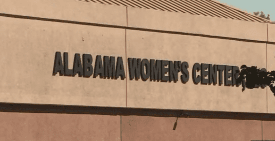 Centro de Mujeres para Alternativas Reproductivas de Alabama. Fuente: YouTube / Daily Mail
