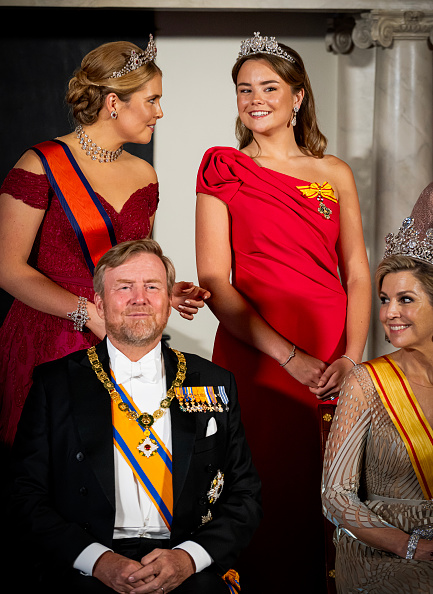 La princesa Amalia, el rey Guillermo Alejandro, la princesa Ariane y la reina Máxima de los Países Bajos asisten al banquete de Estado celebrado en el Palacio Real de Ámsterdam durante la primera jornada de la visita de Estado del emperador Naruhito de Japón, el 17 de junio de 2026, en Ámsterdam, Países Bajos.