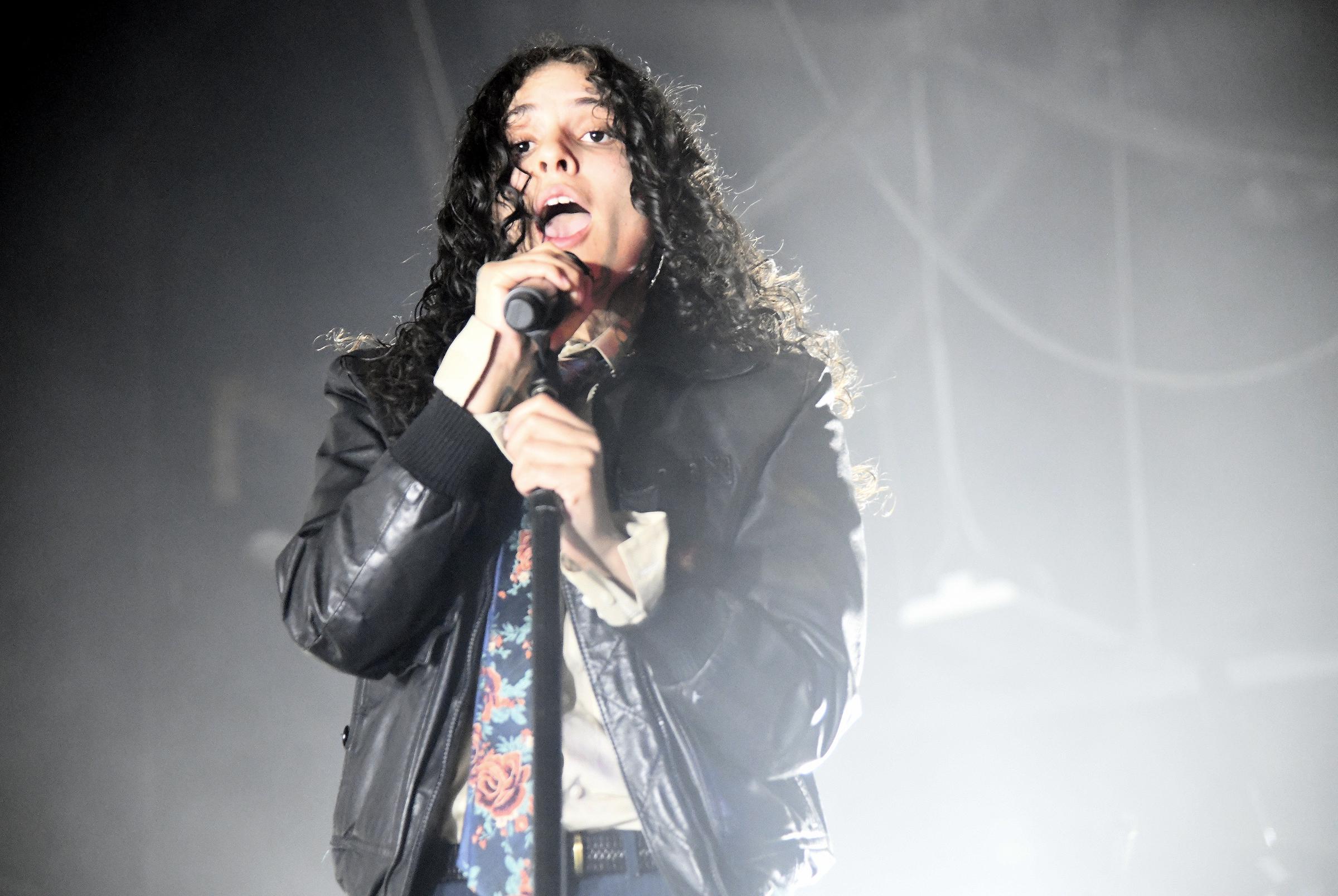 070 Shake actúa en su gira Petrichor Tour en el Van Buren de Phoenix, Arizona, el 26 de febrero de 2025 | Fuente: Getty Images