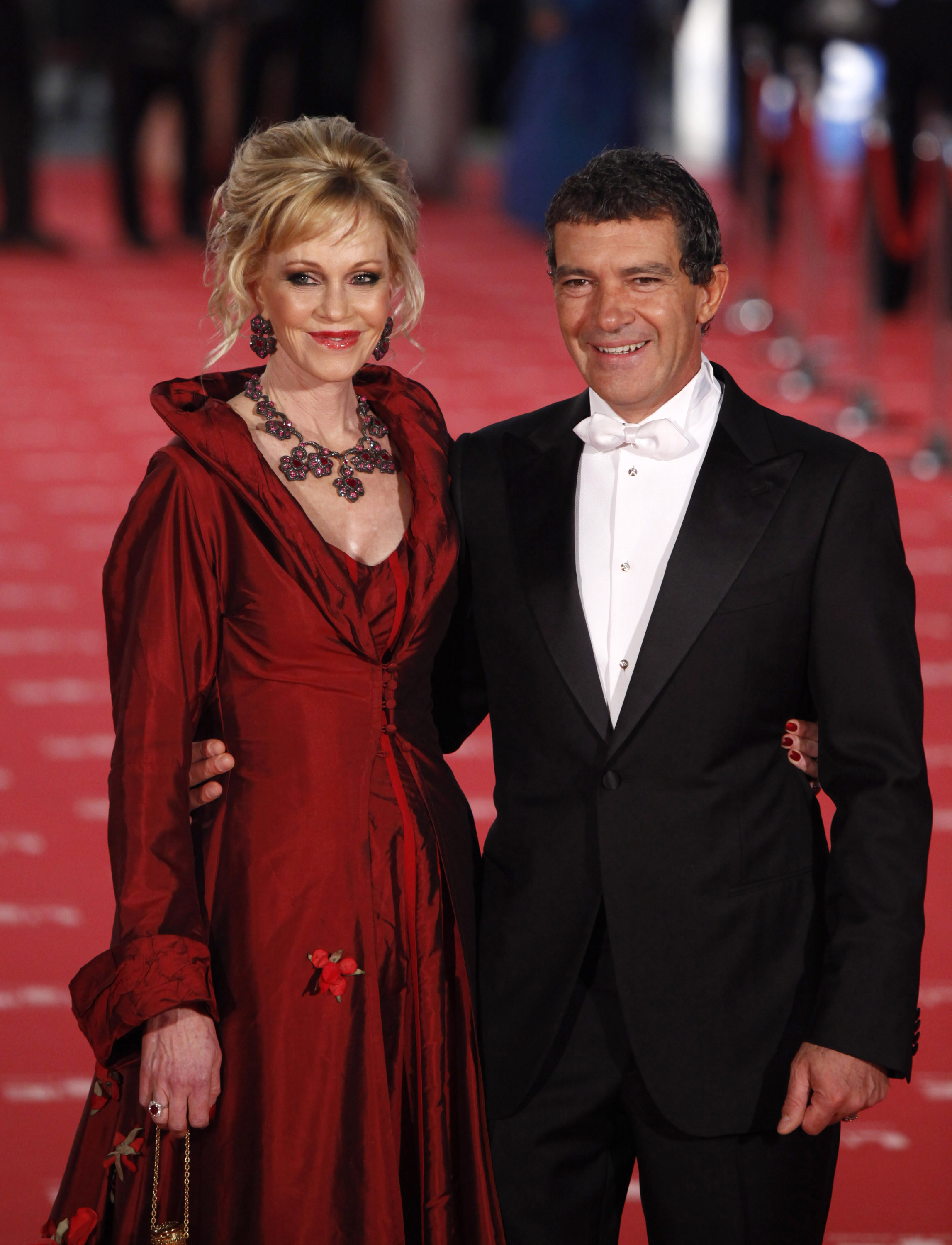 Melanie Griffith y Antonio Banderas en el Palacio Municipal de Congresos el 19 de febrero de 2012, en Madrid, España. | Fuente: Getty Images