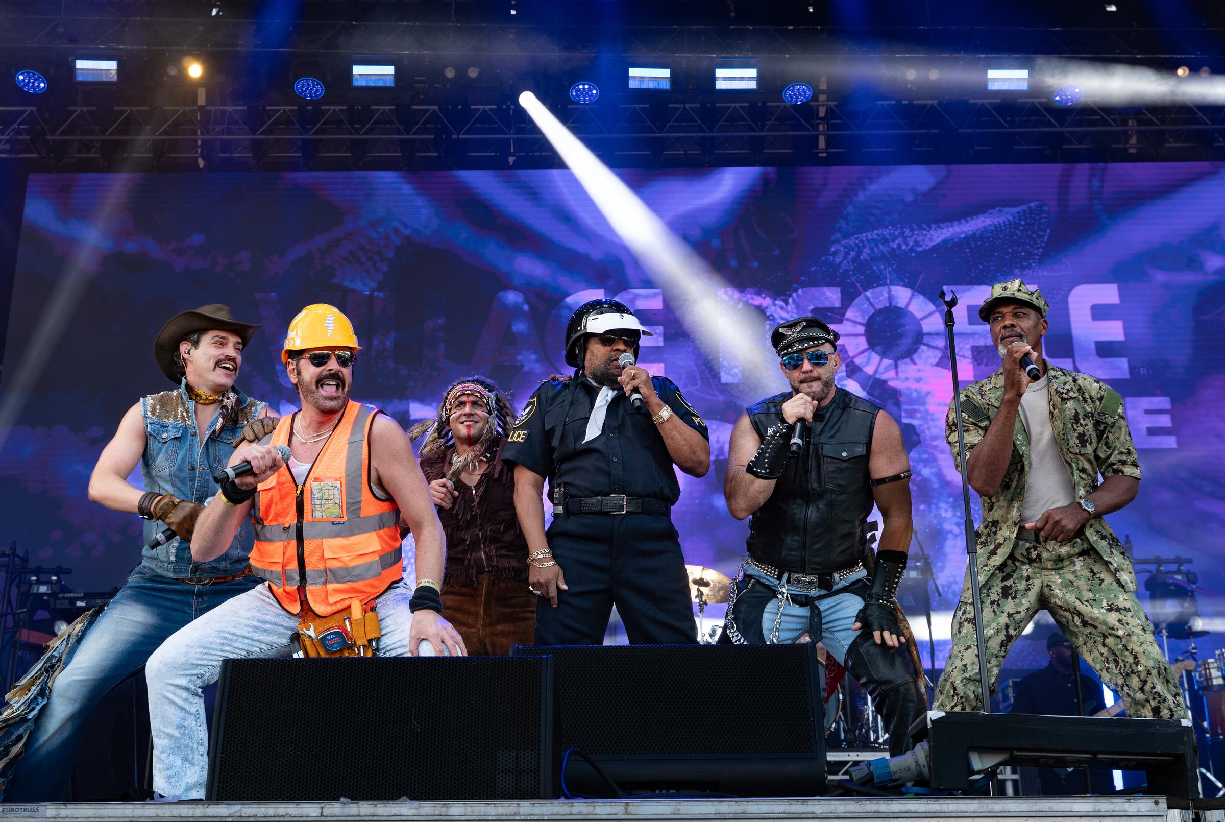 El grupo musical Village People actúa durante el Festival Boogietown el 8 de septiembre de 2024 | Fuente: Getty Images