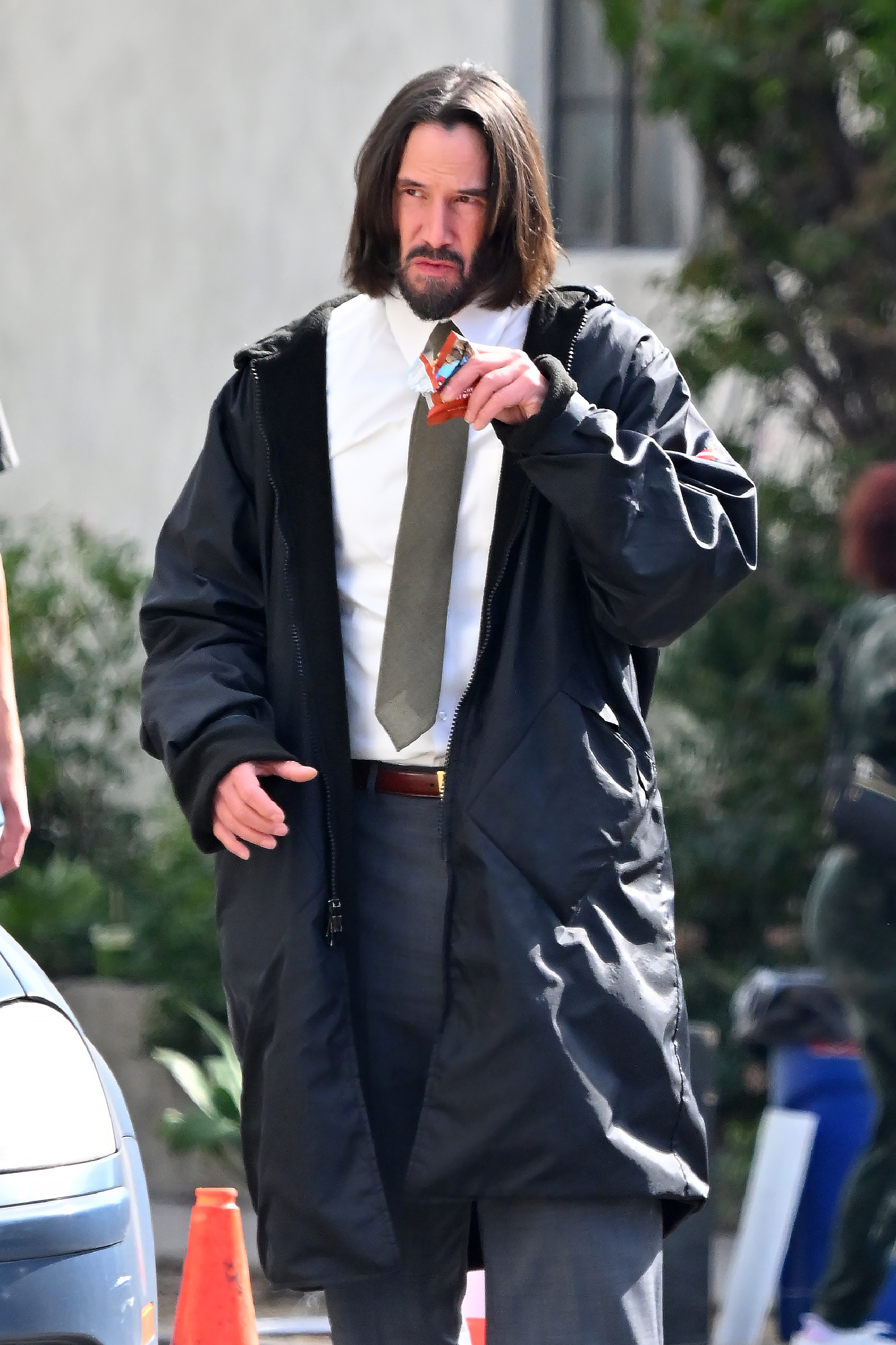 Keanu Reeves en el set de rodaje de "Good Fortune" en Los Ángeles, California, el 29 de febrero de 2024. | Fuente: Getty Images