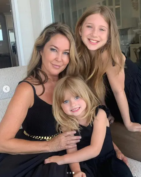 La actriz Erin Murphy estrechando lazos con sus nietas, publicado el 8 de septiembre de 2024 | Fuente: Instagram/erinmurphybewitched