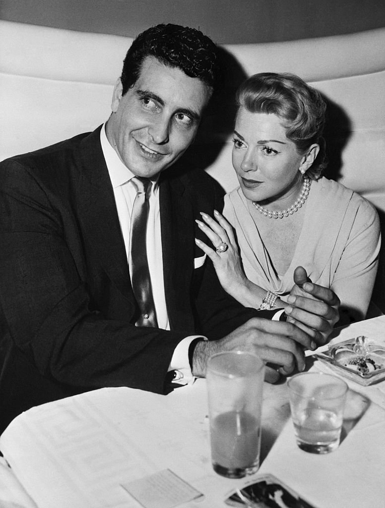 Lana Turner y su novio de la mafia Johnny Stompanato. | Foto: Getty Images.