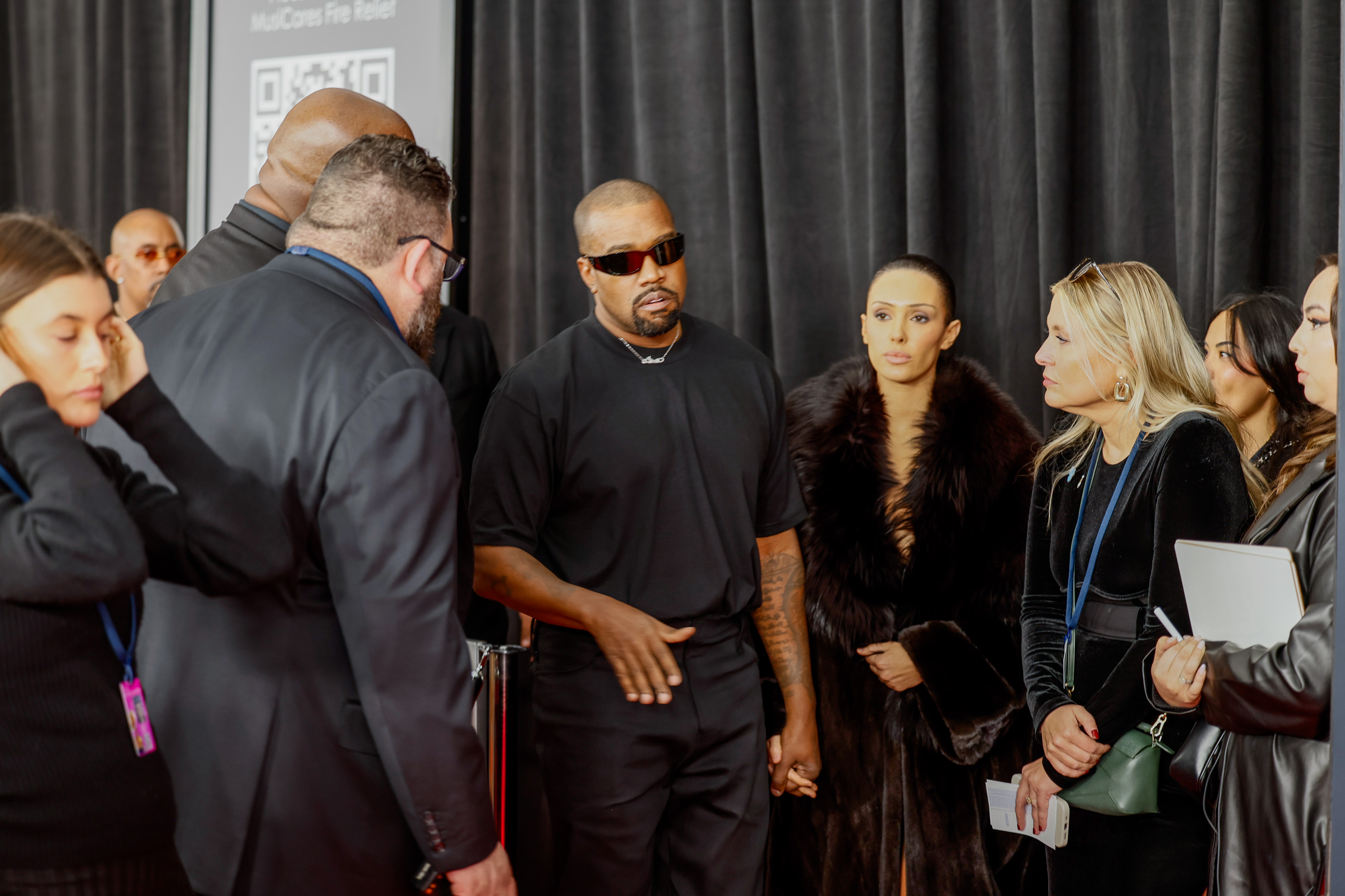 Kanye West y su esposa Bianca Censori aparecen en la 67ª edición de los Premios Grammy en Los Ángeles, California, el 2 de febrero de 2025 | Fuente: Getty Images