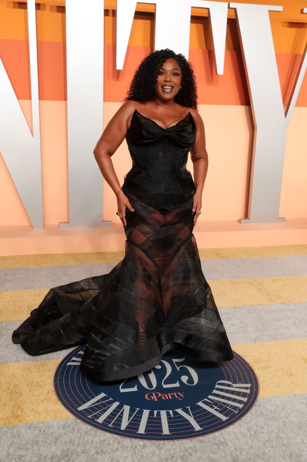 Lizzo luciendo su pérdida de peso en la fiesta de los Oscar 2025 de "Vanity Fair" | Fuente: Getty Images