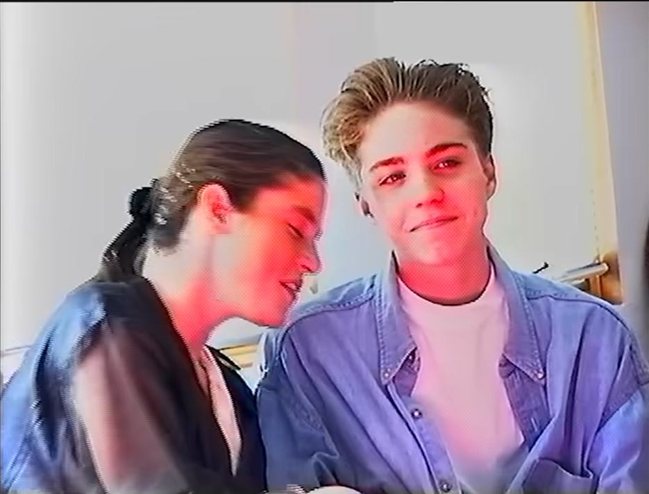 Soleil Moon Frye y Jonathan Brandis, de un vídeo del 24 de febrero de 2021 | Fuente: YouTube/@hulu