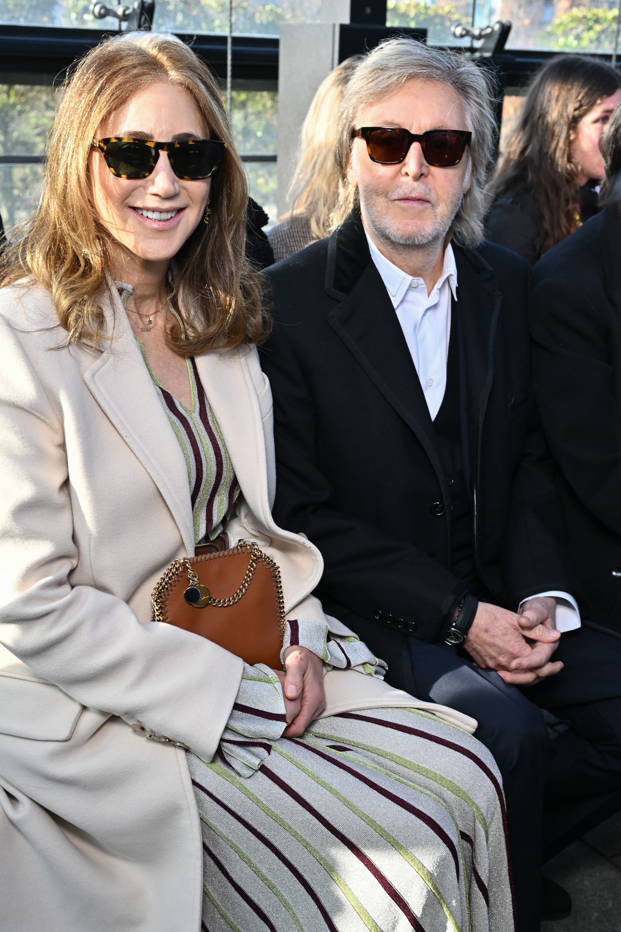 Nancy Shevell y Paul McCartney en el desfile Stella McCartney Womenswear Otoño/Invierno 2024-2025 en París, Francia, el 4 de marzo de 2024 | Fuente: Getty Images