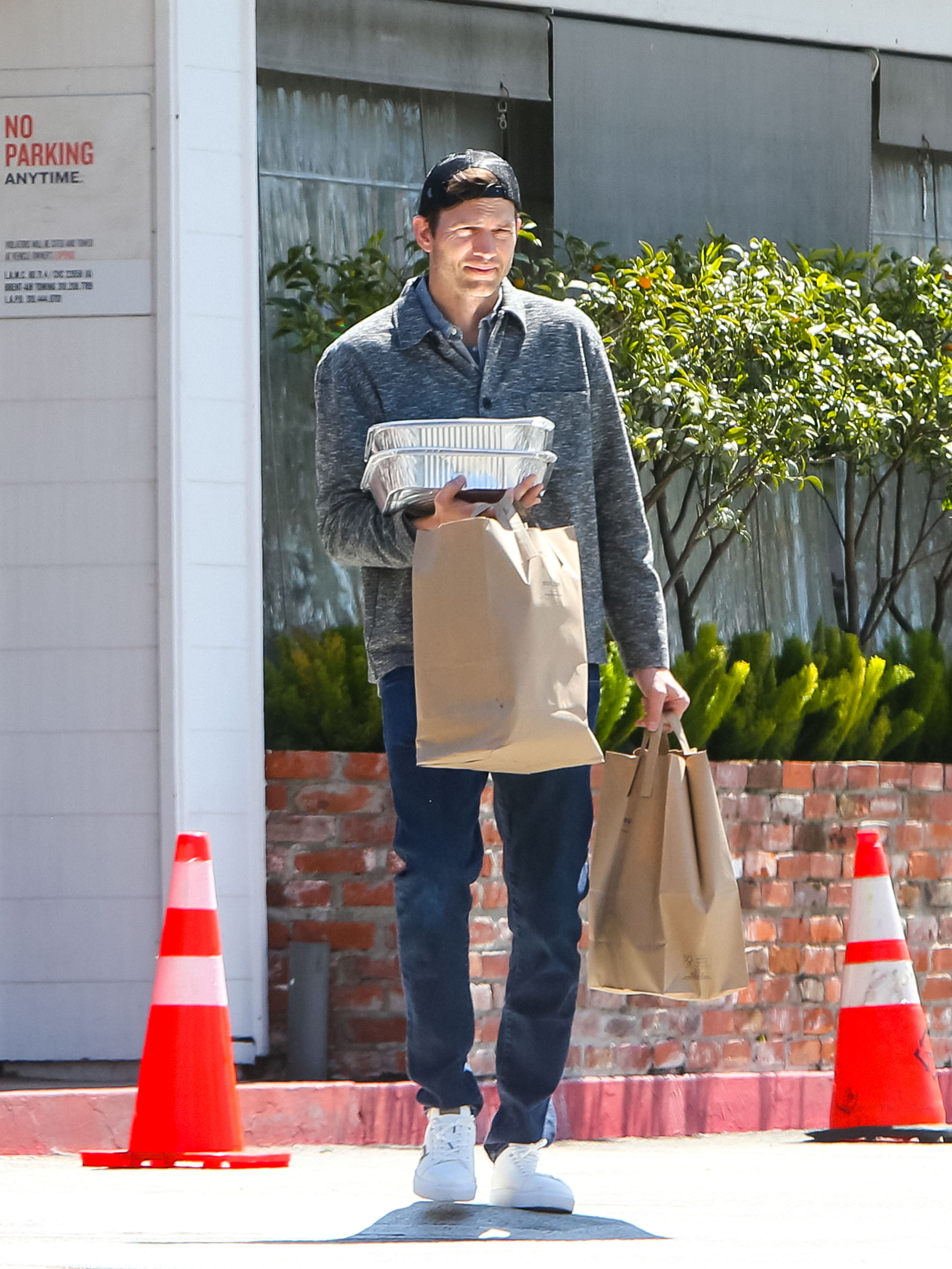 Ashton Kutcher visto el 5 de abril de 2023 en Los Ángeles, California | Fuente: Getty Images