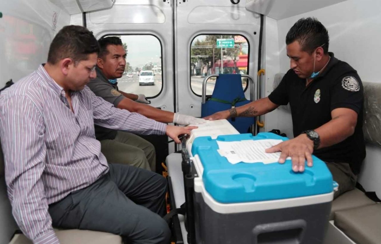 Otros de los órganos fueron transportados en ambulancia. Fuente: Twitter/AztecaNoticias