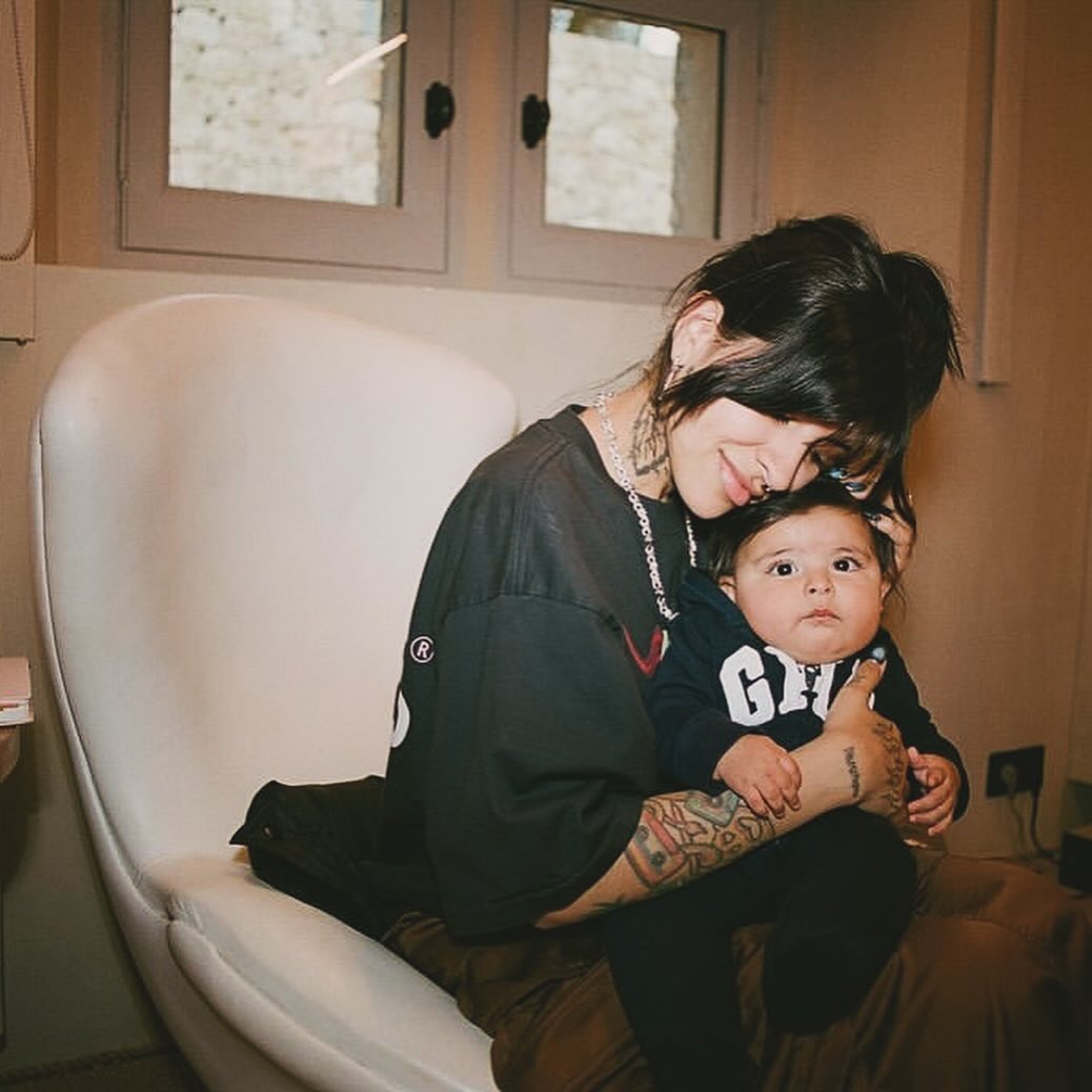 Inti con Cazzu. | Foto: Instagram.com/cazzuchileoficial