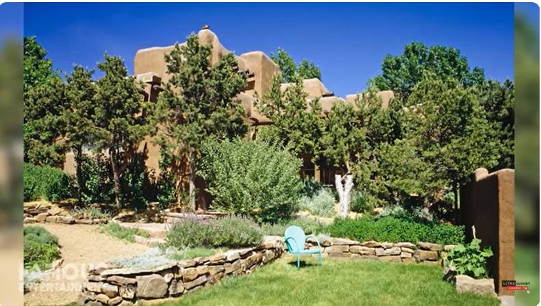 Las vistas exteriores del rancho Pecos River de Val Kilmer, de un post fechado el 9 de junio de 2022 | Fuente: Youtube/@Famous_Entertainment