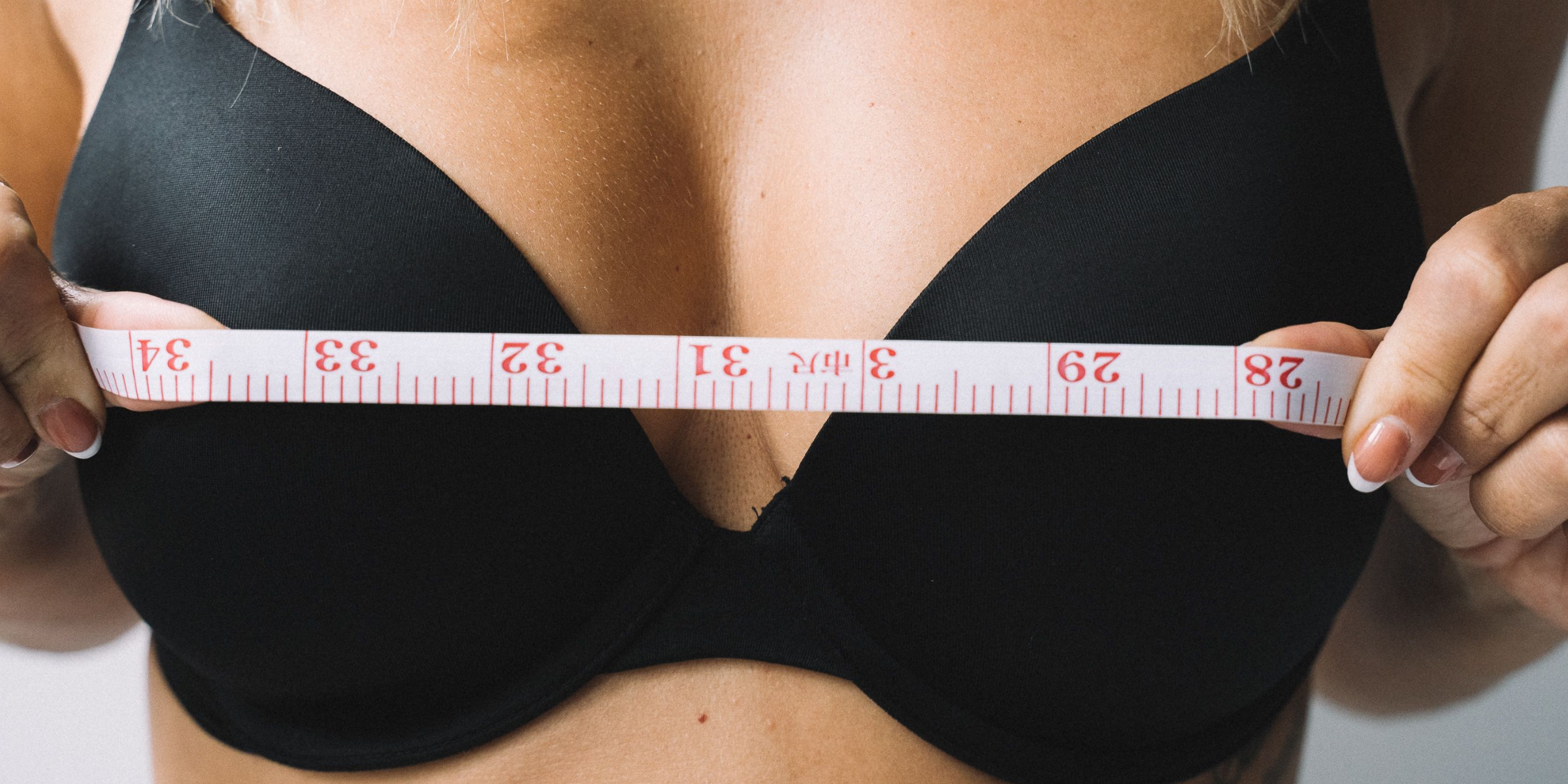 Il décolleté di una donna | Fonte: Pexels