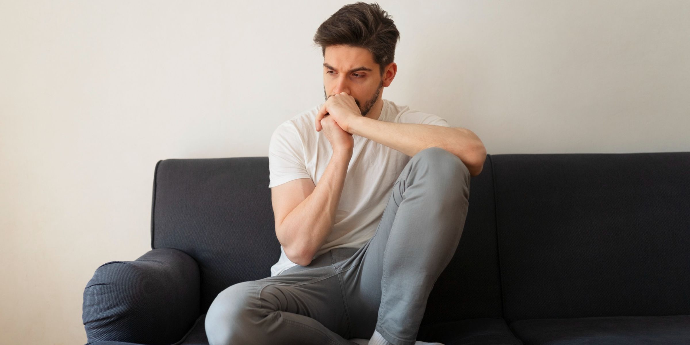 Un hombre preocupado | Fuente: Freepik