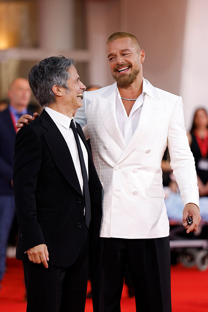 Gael García Bernal y Ricky Martin en la alfombra roja de la película "The Echo Chamber" durante la 83ª edición del Festival Internacional de Cine de Venecia, el 6 de septiembre de 2026. | Fuente: Getty Images