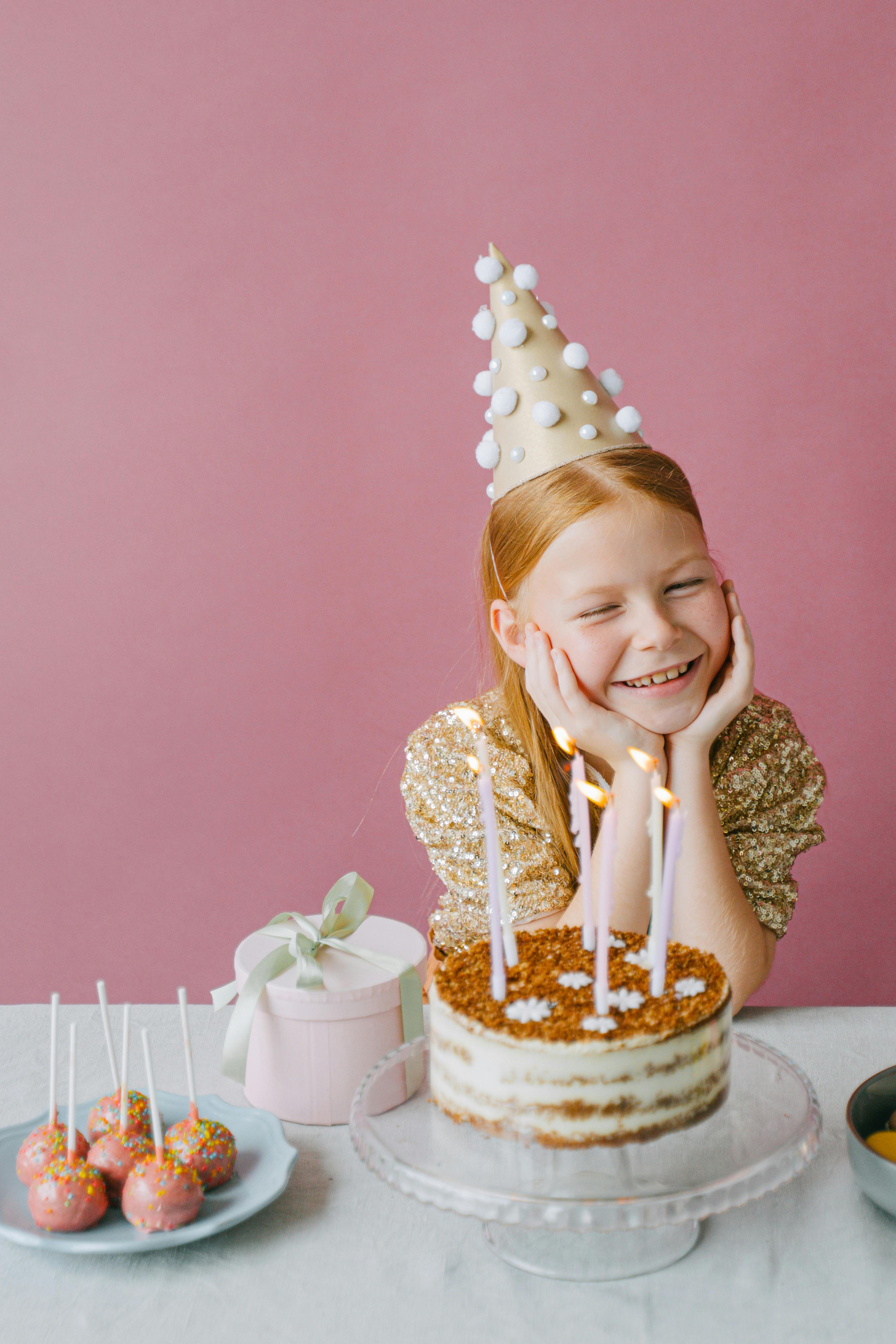Niña celebrando su cumpleaños | Foto: Pexels