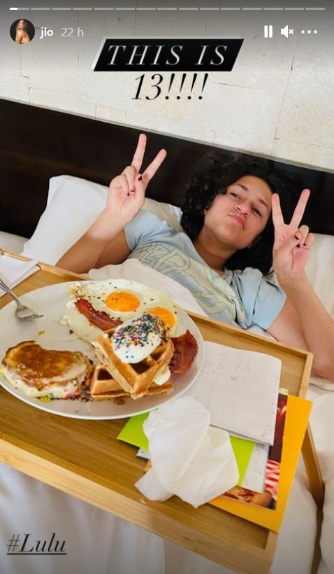 Los hijos de JLo recibieron desayuno sorpresa en la cama. | Foto: instagram.com/stories/jlo