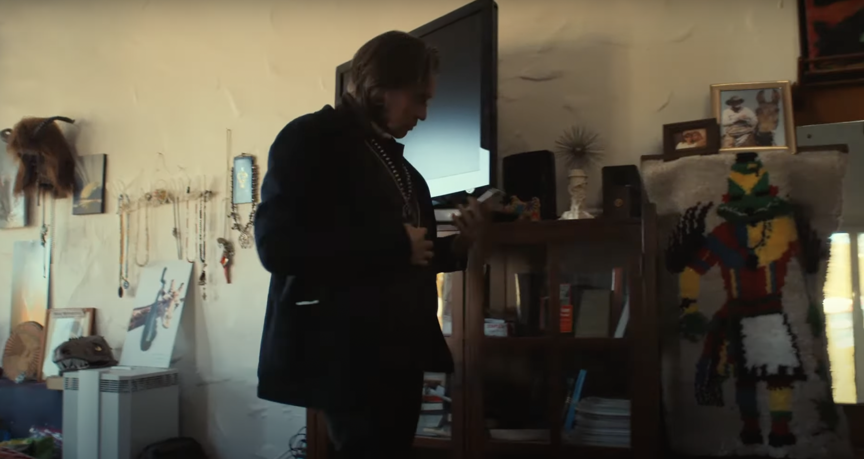 Interior de la casa de Val Kilmer en Pecos River Ranch, de un post fechado el 3 de agosto de 2021 | Fuente: Youtube/@IGNMovieTrailers