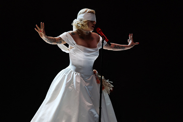 La cantante chilena Mon Laferte se presenta en el escenario durante la 65ª edición del Festival Internacional de la Canción de Viña del Mar, en Viña del Mar, Chile, el 26 de febrero de 2026 | Fuente: Getty Images
