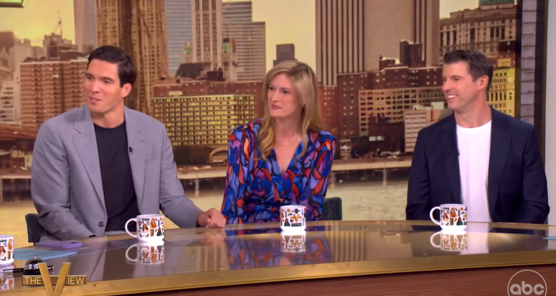 Will, Alexandra y Matthew Reeve durante su aparición en "The View", el 19 de septiembre de 2024 | Fuente: Facebook/TheView