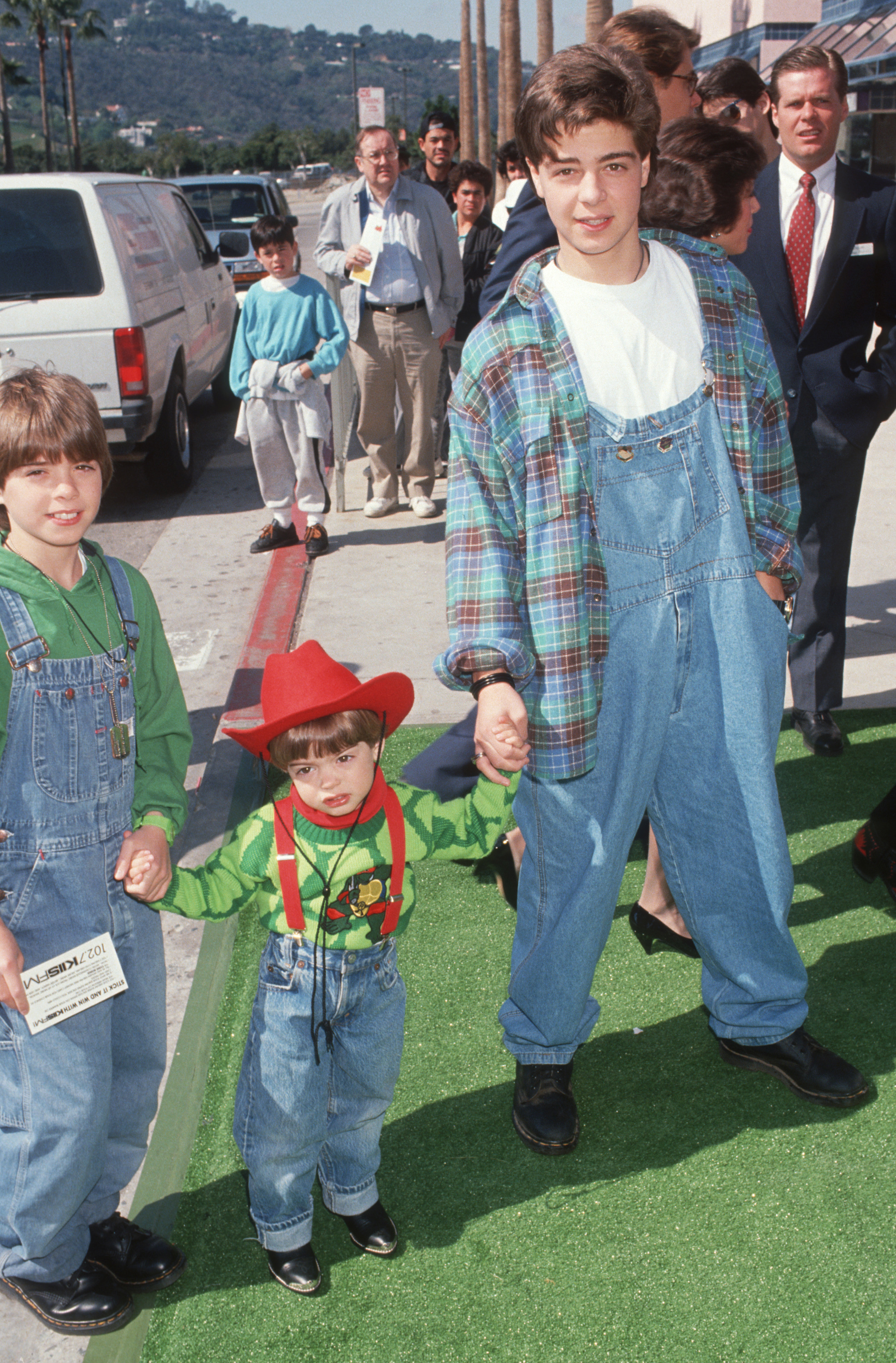 Los hermanos en el estreno en Los Ángeles de "Teenage Mutant Ninja Turtles II: The Secret of the Ooze" en 1991 | Fuente: Getty Images