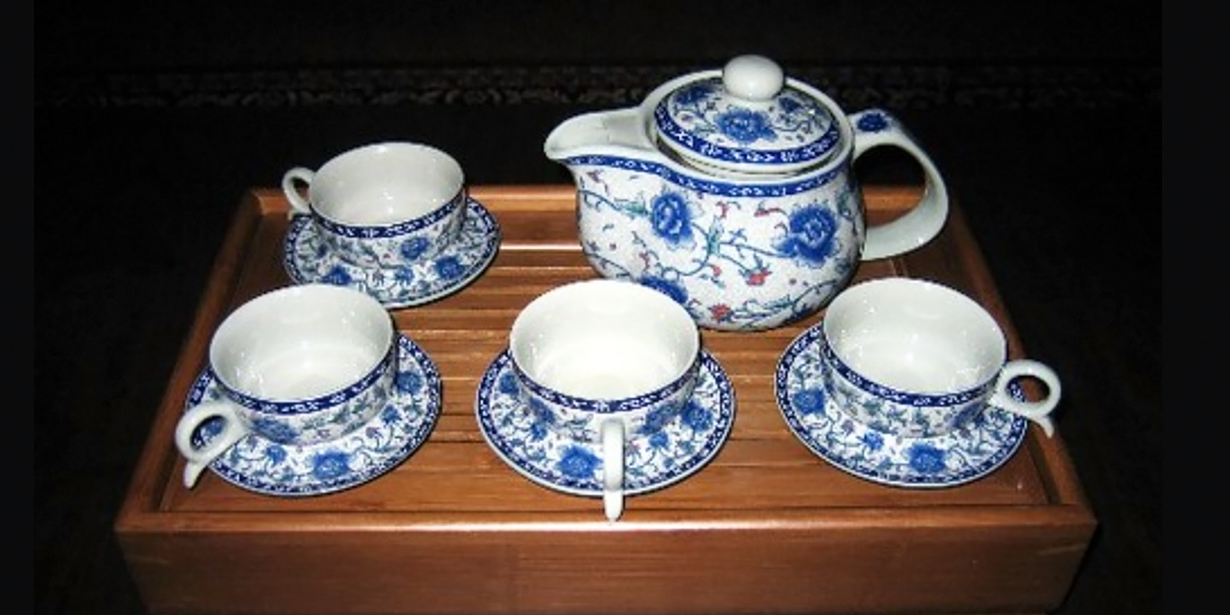 Un juego de té azul y blanco | Foto: Flickr.com/Prince Roy (CC BY 2.0)