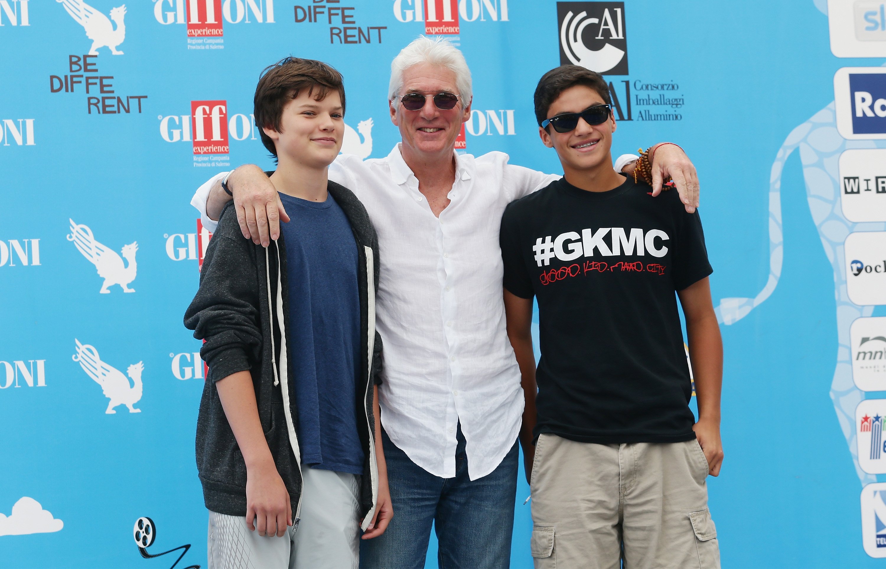 Richard Gere y su hijo Homer y un sobrino en el Festival de Cine de Giffoni en 2014 en Italia. | Foto: Getty Images
