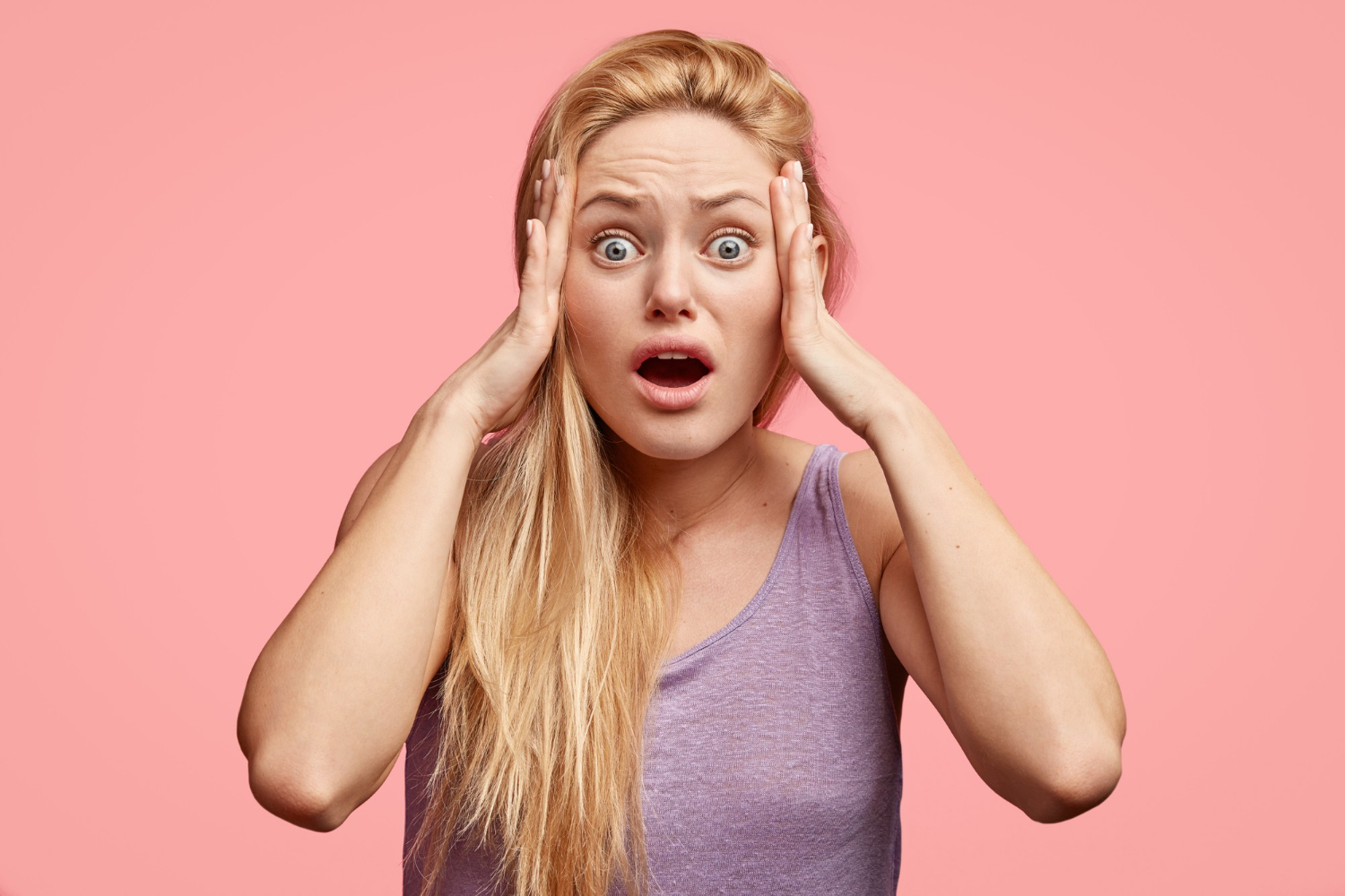 Una mujer conmocionada | Fuente: Freepik