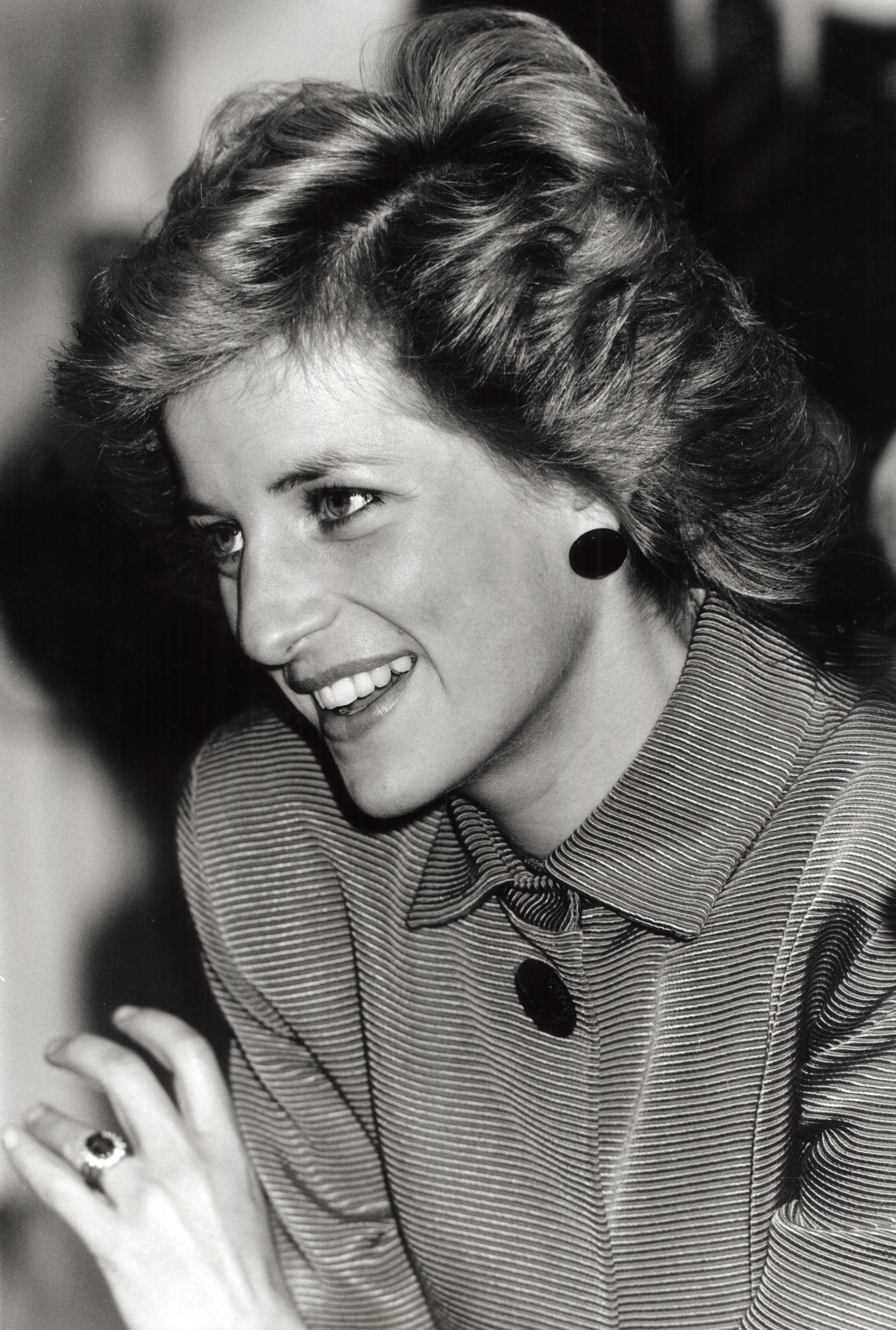 La princesa Diana visitando una organización benéfica en Eastbourne, East Sussex, en 1990. | Fuente: Getty Images