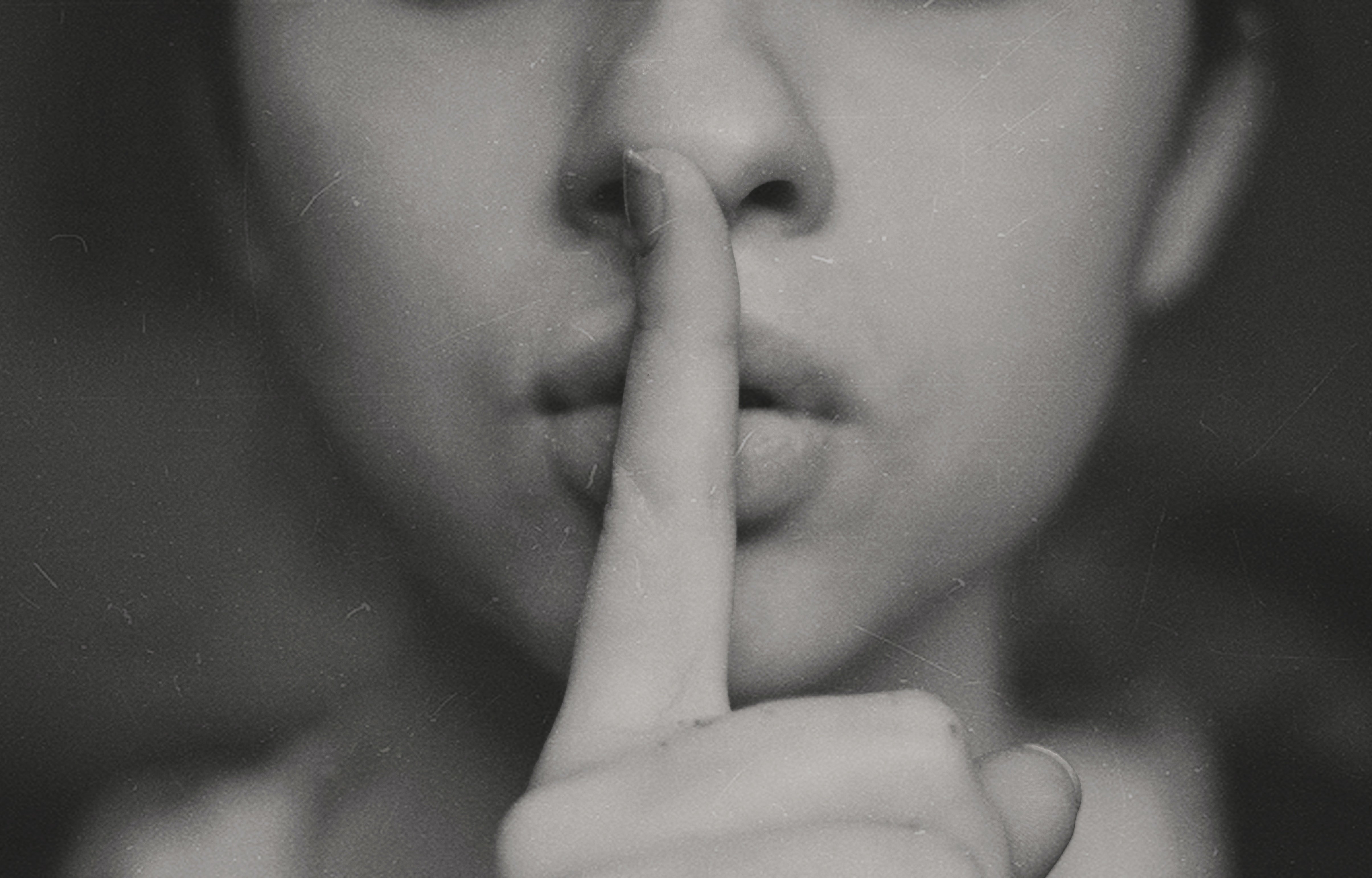 Mujer en silencio. | Foto: Unsplash