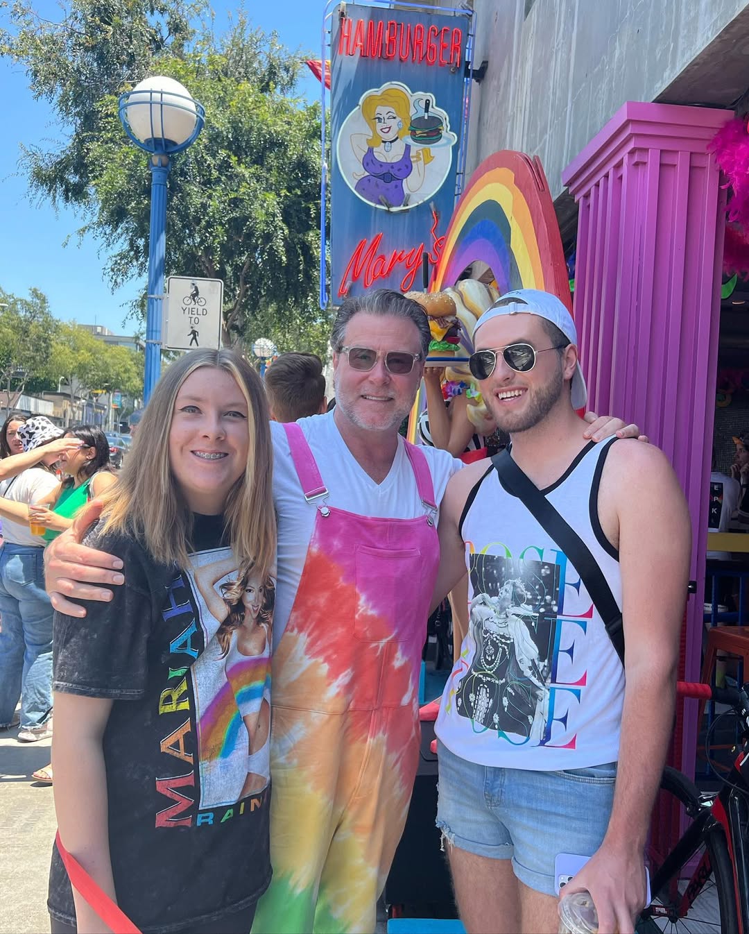 Dean McDermott posa con sus hijos, en una publicación del 13 de junio de 2022 | Fuente: Instagram/imdeanmcdermott