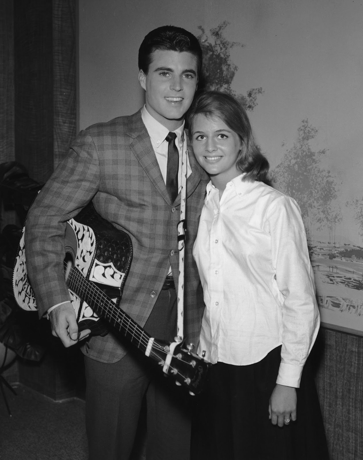 Ricky Nelson y Kristin Harmon hacia 1963 | Fuente: Getty Images