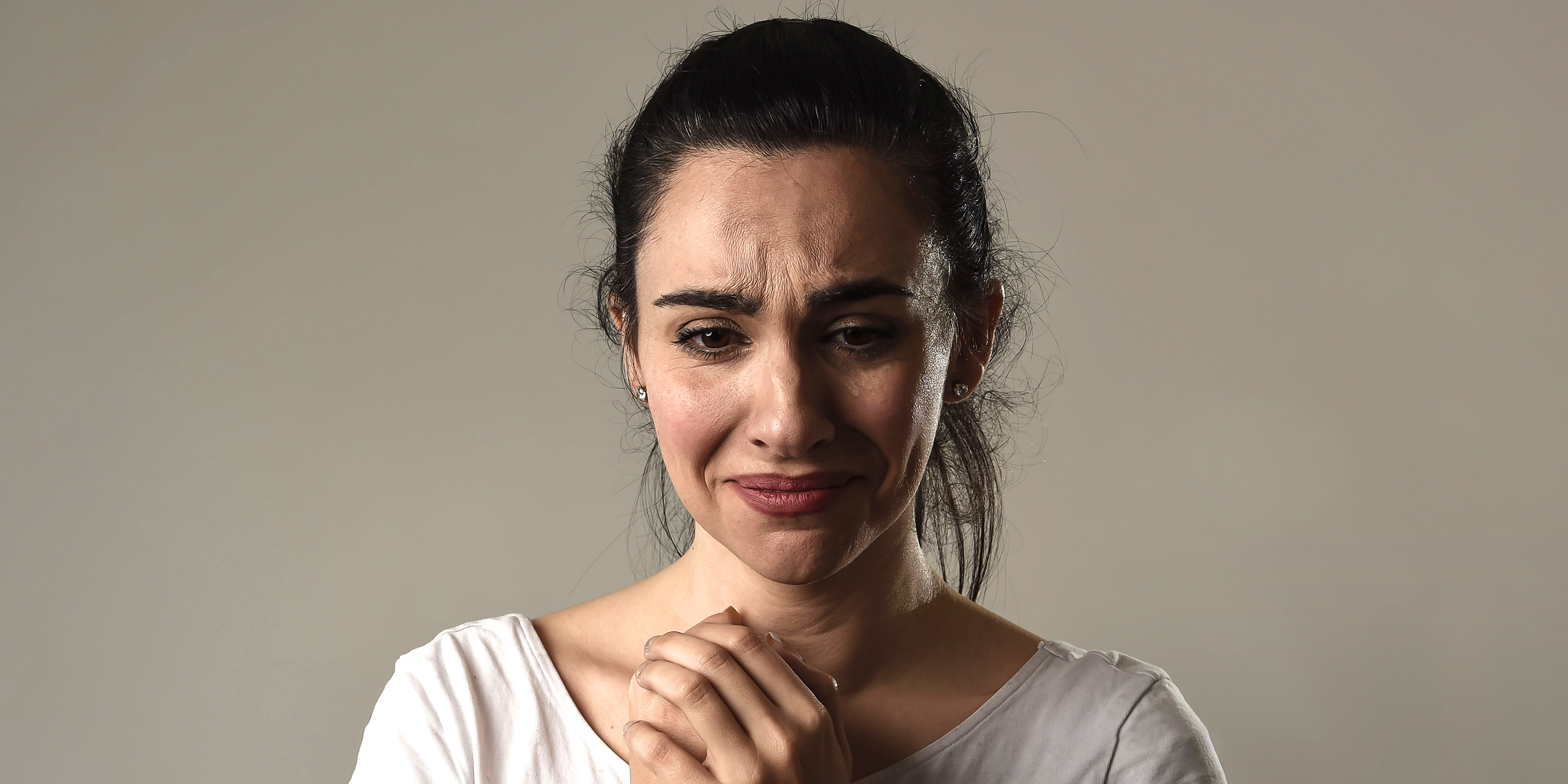 Mujer llorando | Fuente: Shutterstock