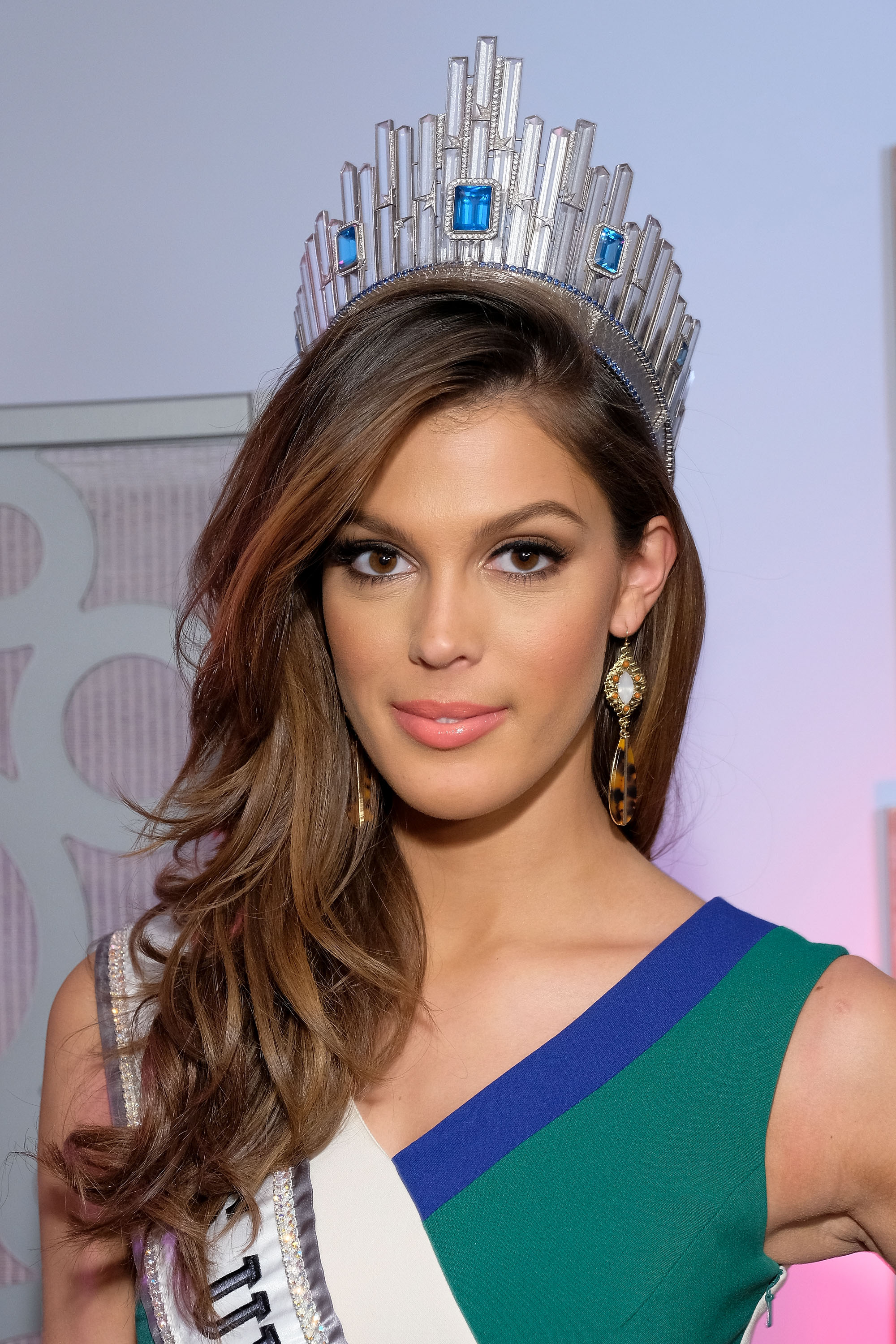 Visita de Iris Mittenaere
