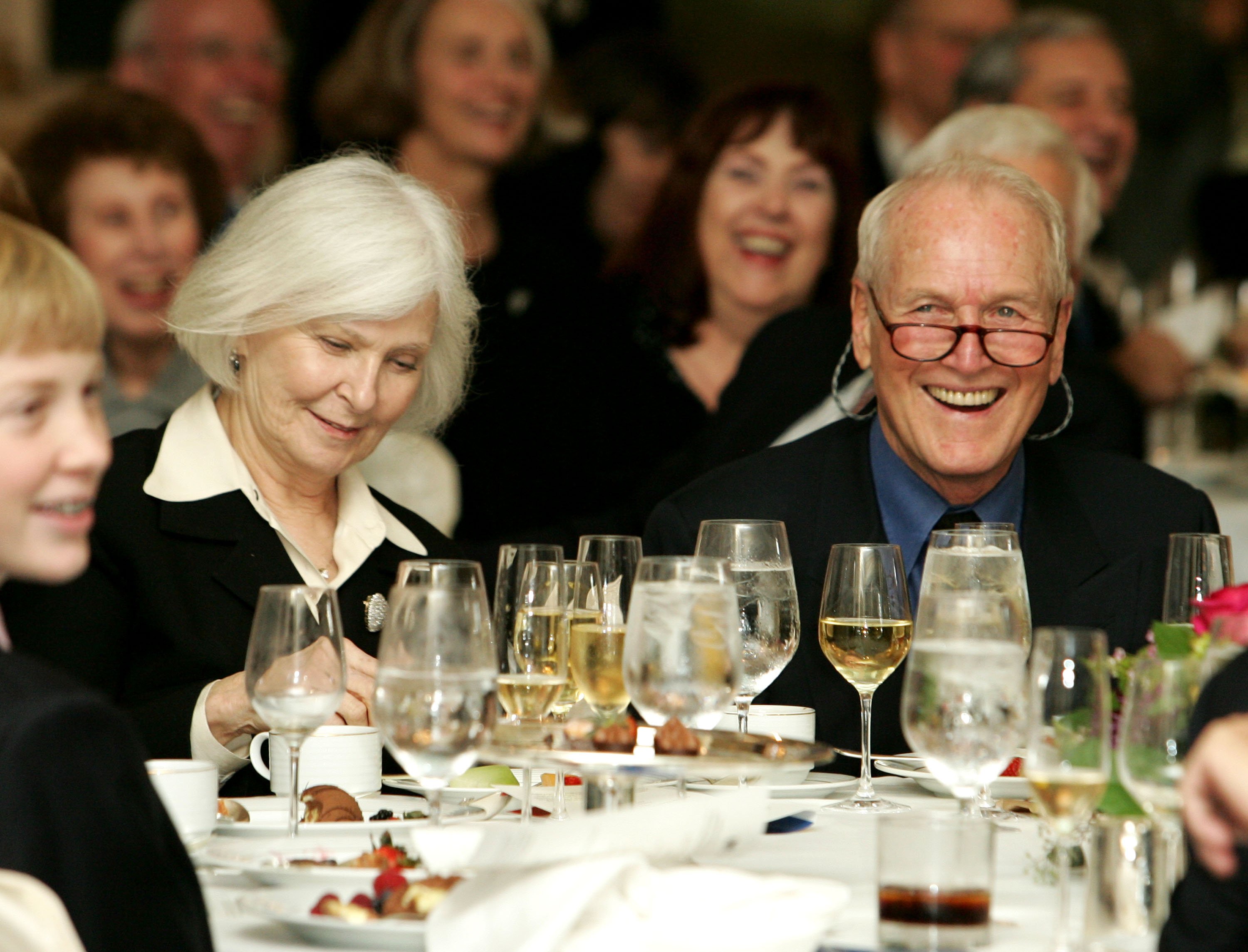 Joanne Woodward y Paul Newman durante la Segunda Gala Anual de Barretstown en Nueva York el 19 de octubre de 2005 | Fuente: Getty Images