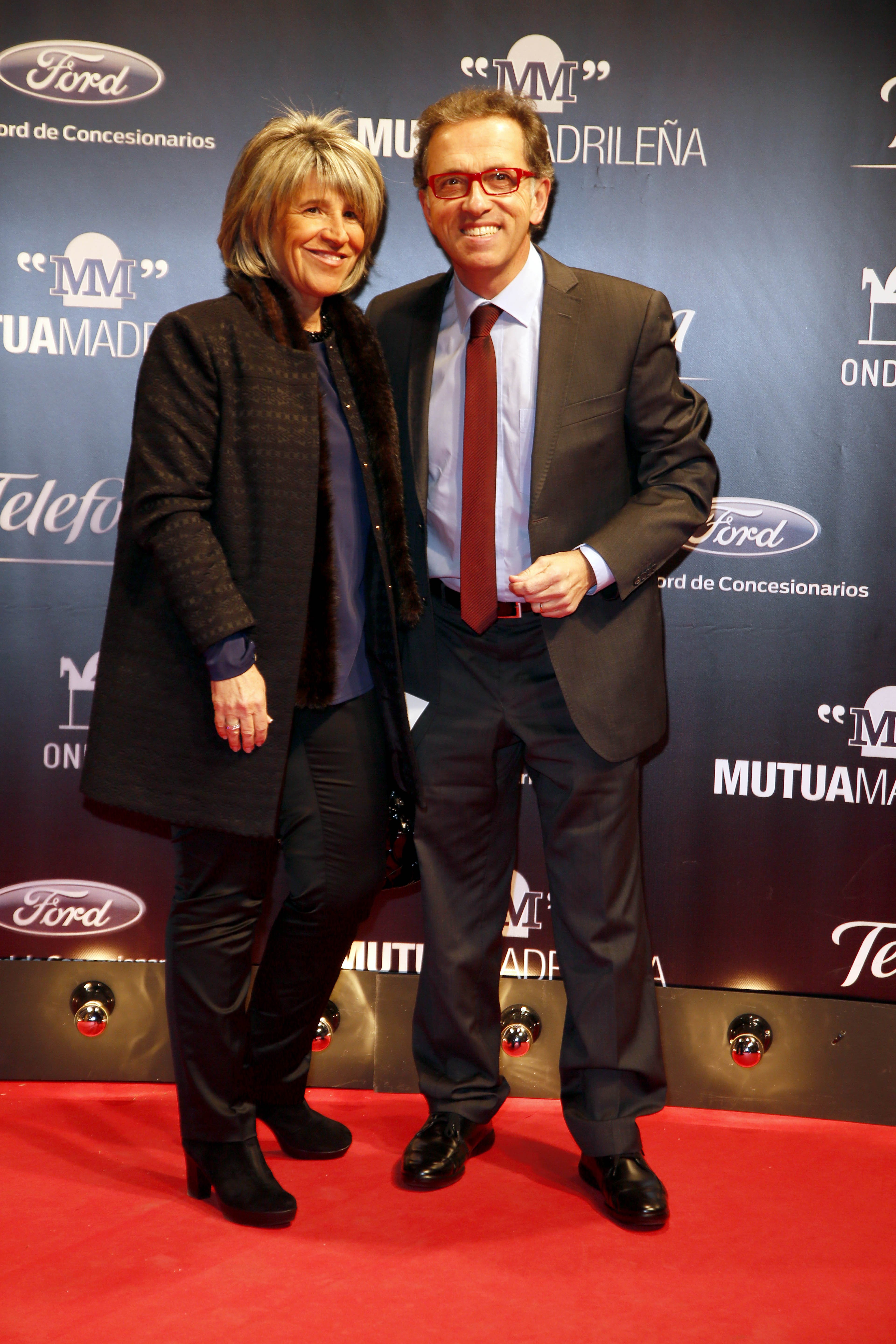Jordi Hurtado y Rosa Palau posan en el photocall de los Premios Ondas el 20 de noviembre de 2013 en Barcelona, España. | Foto: Getty Images