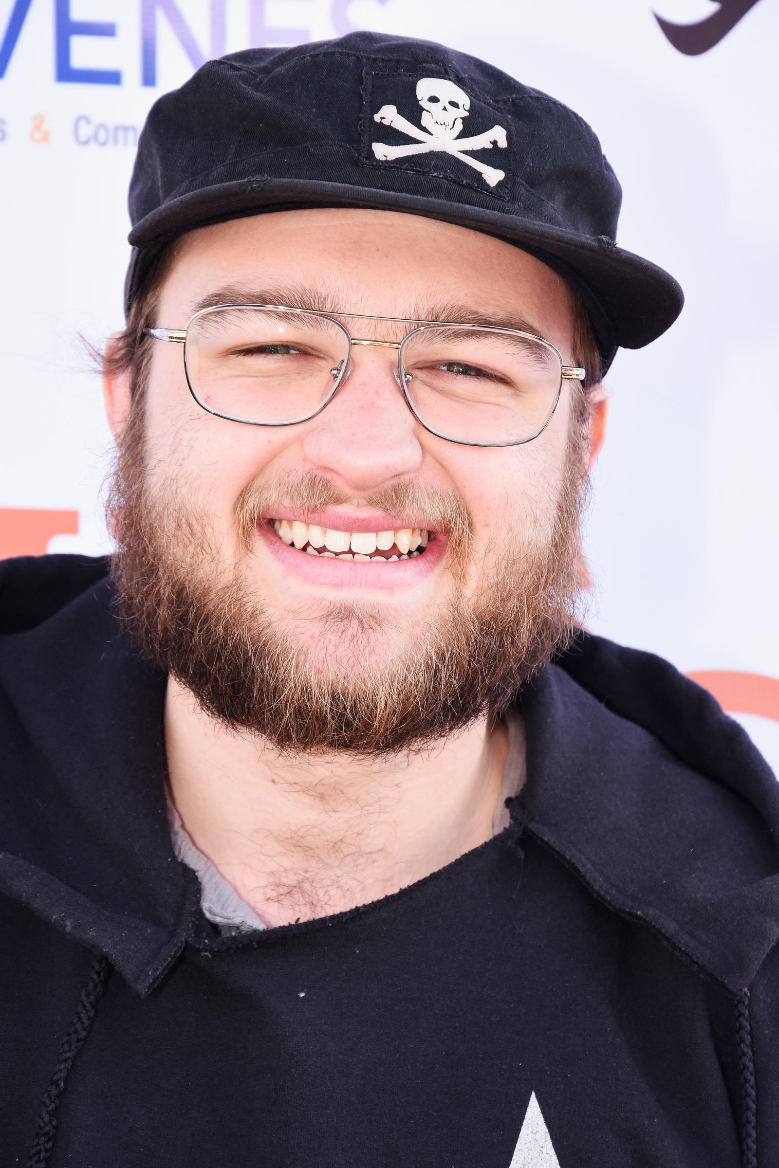 Angus T. Jones asiste al 1er Festival Anual Combsgiving el 22 de noviembre de 2016, en Los Ángeles, California. | Fuente: Getty Images