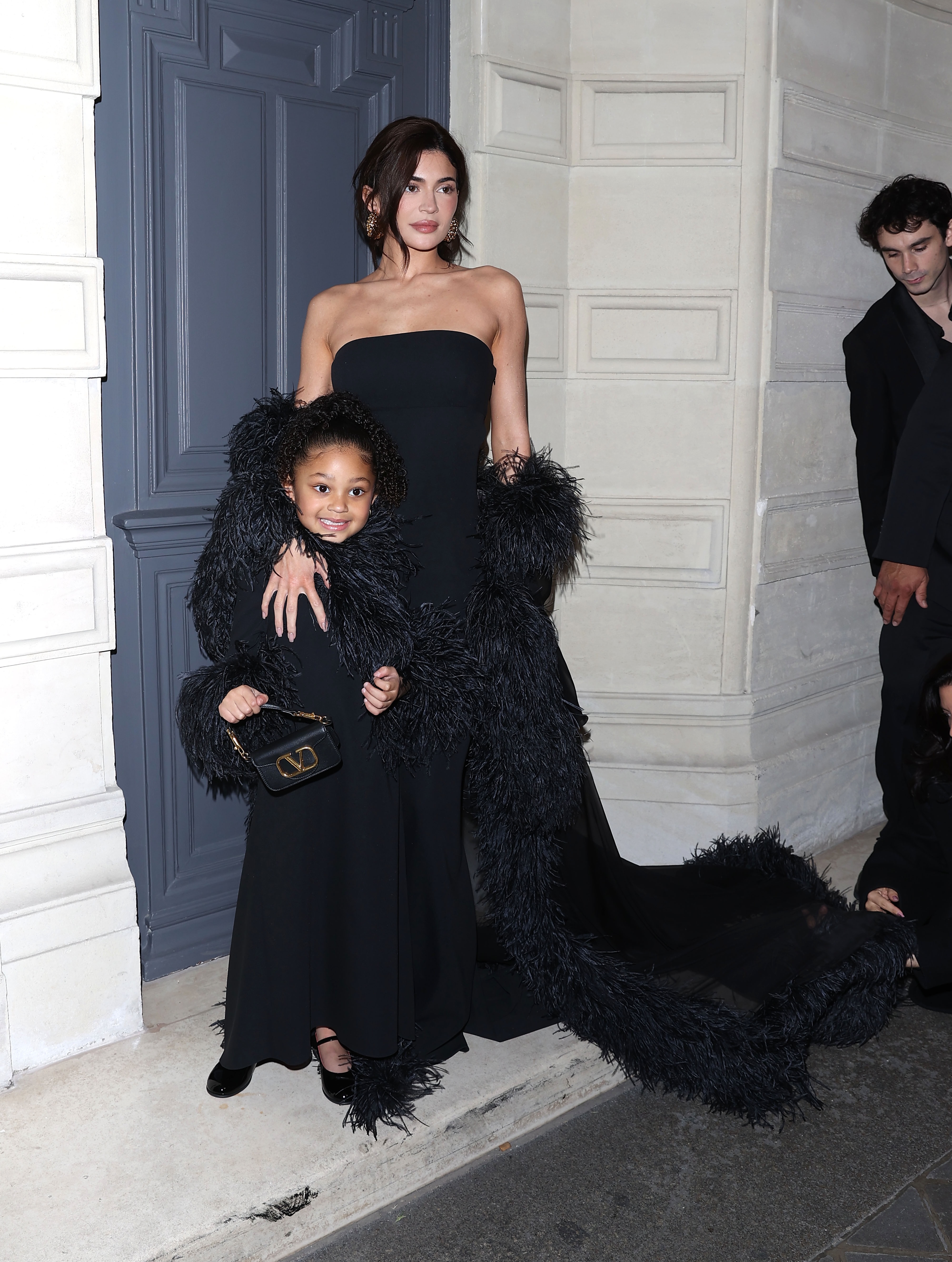 Kylie Jenner y Stormi Webster fotografiadas el 24 de enero de 2024, en París, Francia. | Fuente: Getty Images