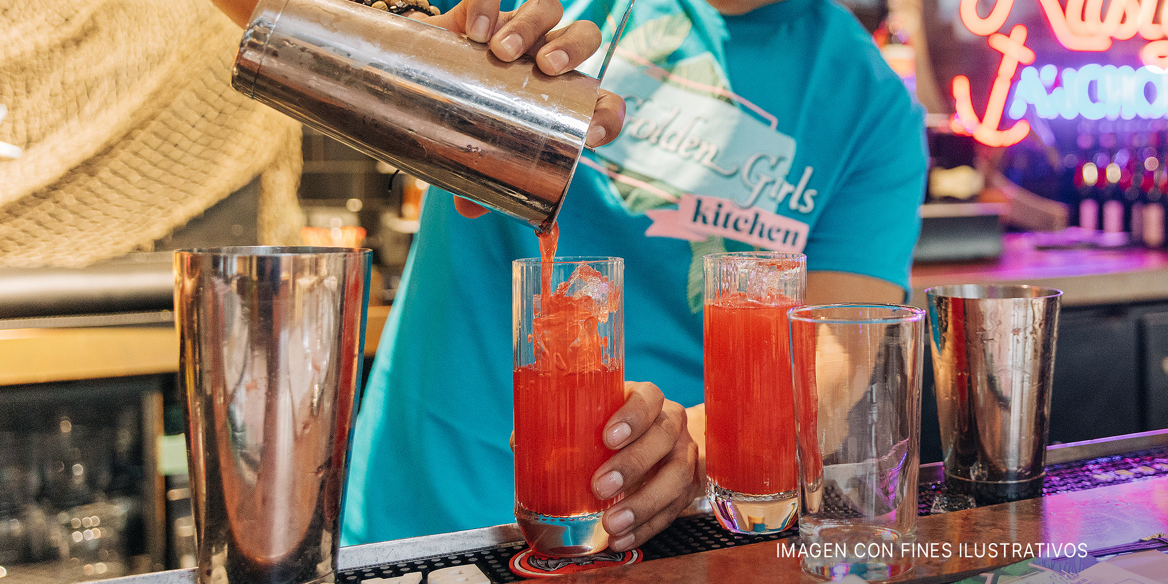 Barman preparando cocteles | Foto: Getty Images